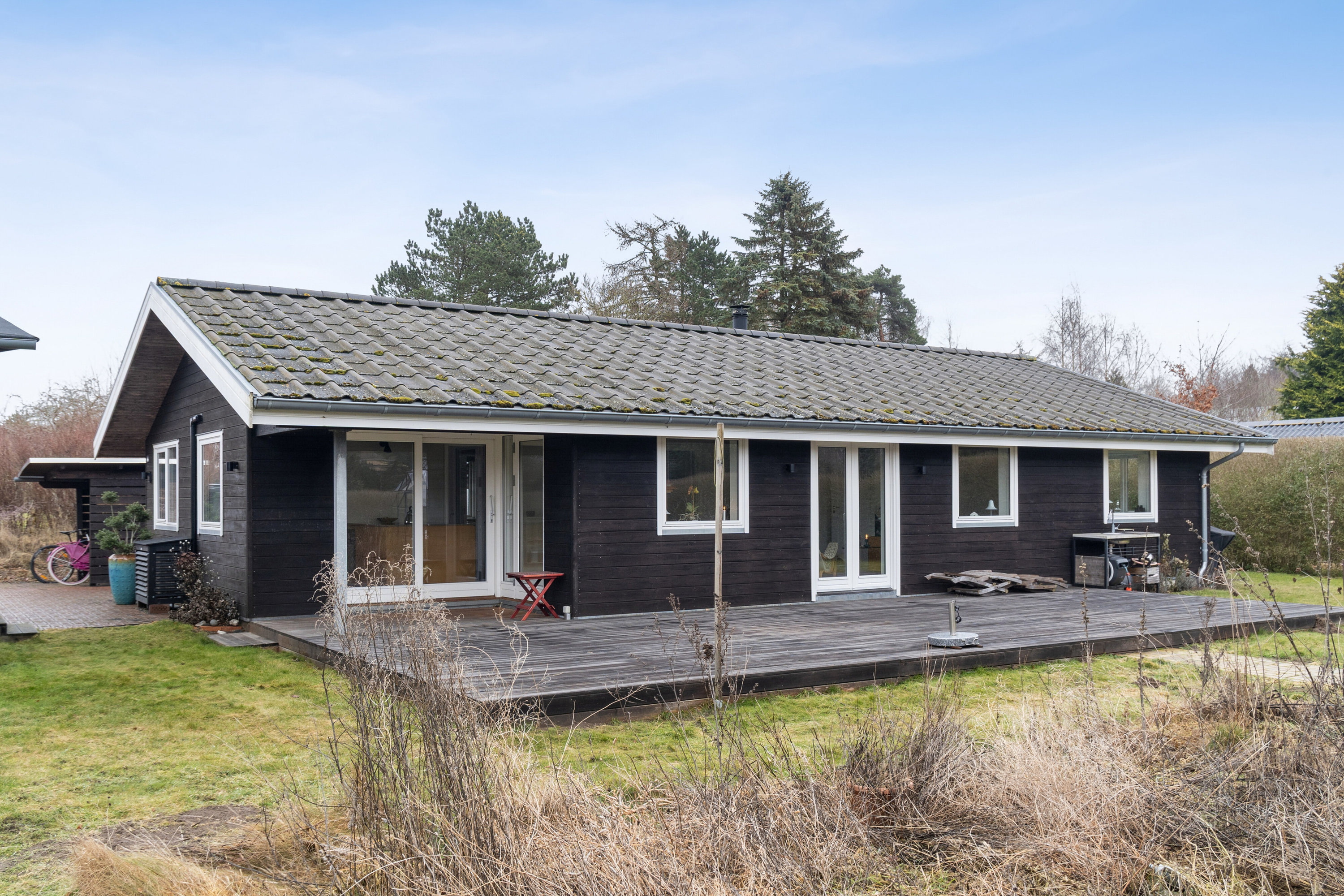 Fremhævet set fra haven billede i fuldskærmstilstand. Billede af Egelunden 28, Tollerup, 3370 Melby