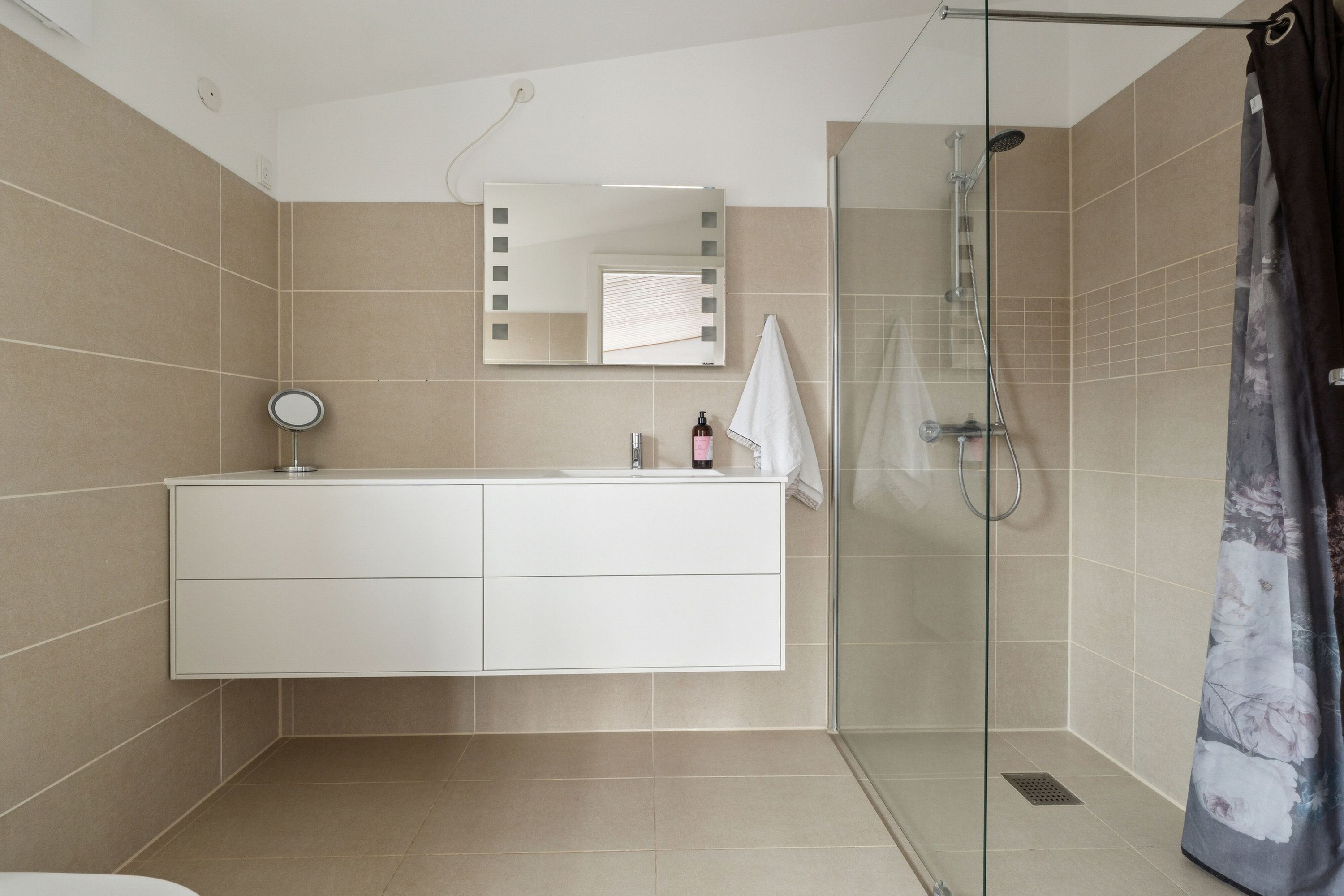 Fremhævet badeværelse billede i fuldskærmstilstand. Billede af Egelunden 28, Tollerup, 3370 Melby