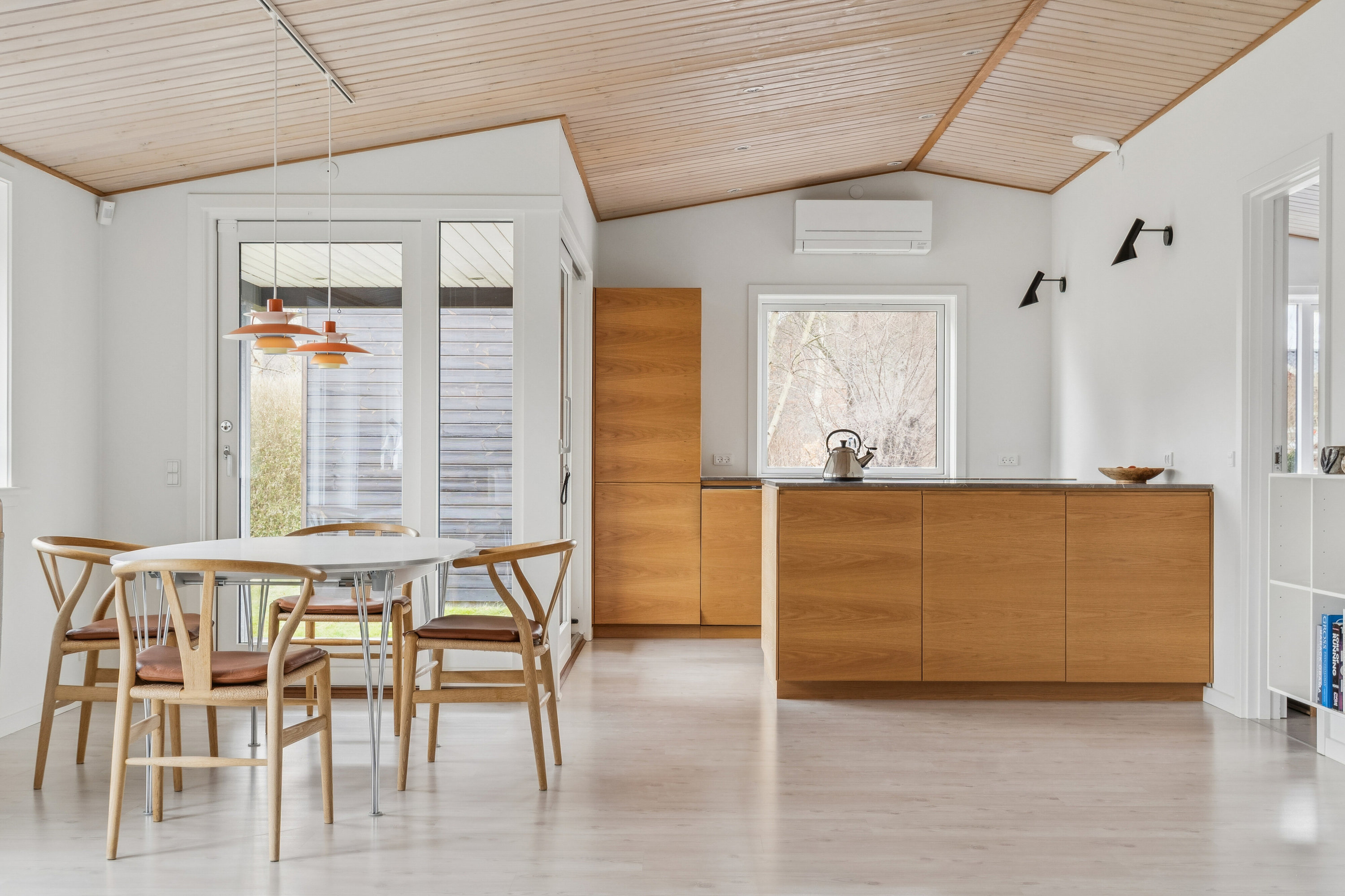 Fremhævet køkkenalrum billede i fuldskærmstilstand. Billede af Egelunden 28, Tollerup, 3370 Melby