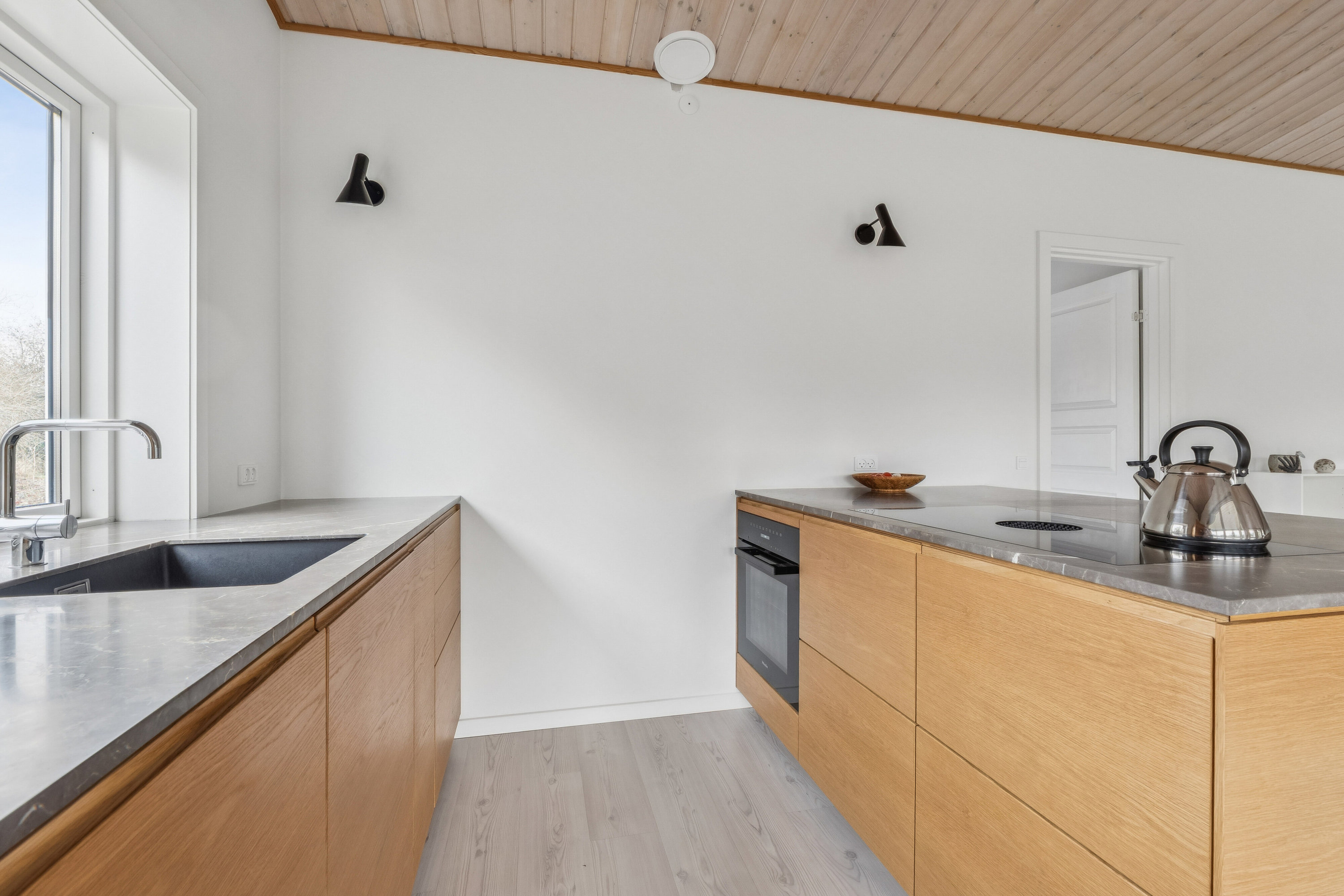 Fremhævet køkkenalrum billede i fuldskærmstilstand. Billede af Egelunden 28, Tollerup, 3370 Melby