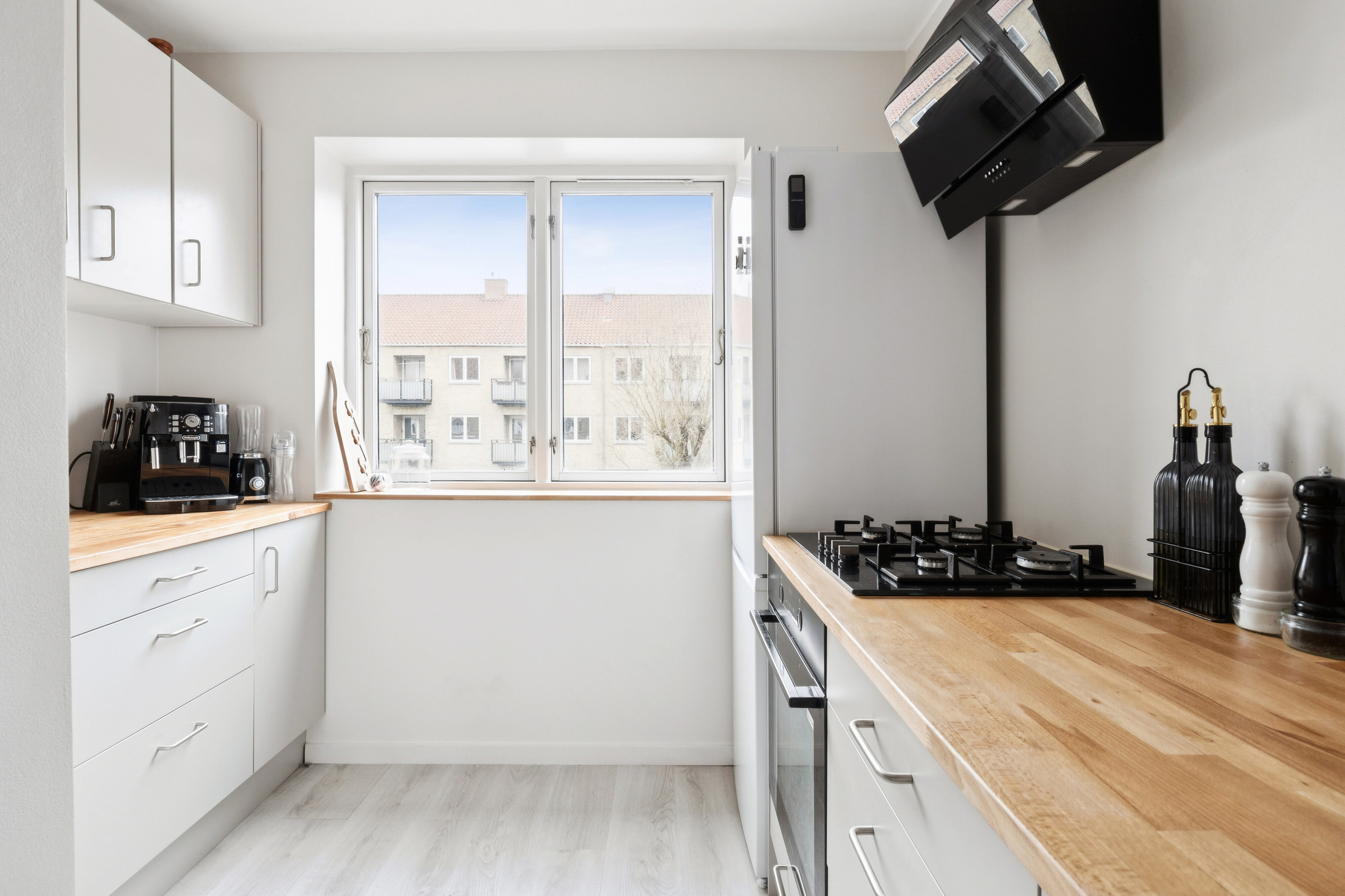 Fremhævet køkken billede i fuldskærmstilstand. Billede af Frederiksdalsvej 105C, 1. tv., 2830 Virum