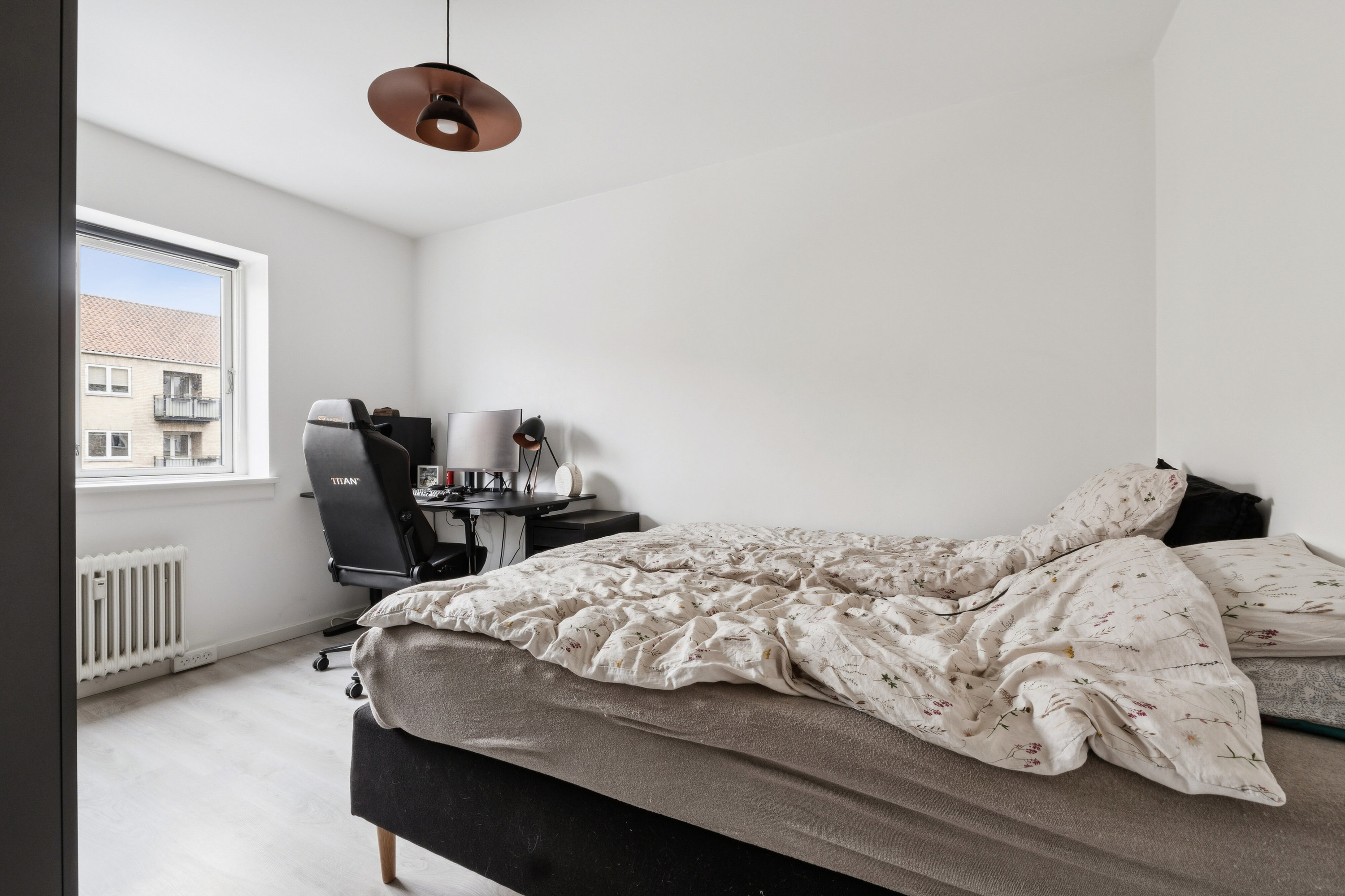 Fremhævet soveværelse billede i fuldskærmstilstand. Billede af Frederiksdalsvej 105C, 1. tv., 2830 Virum