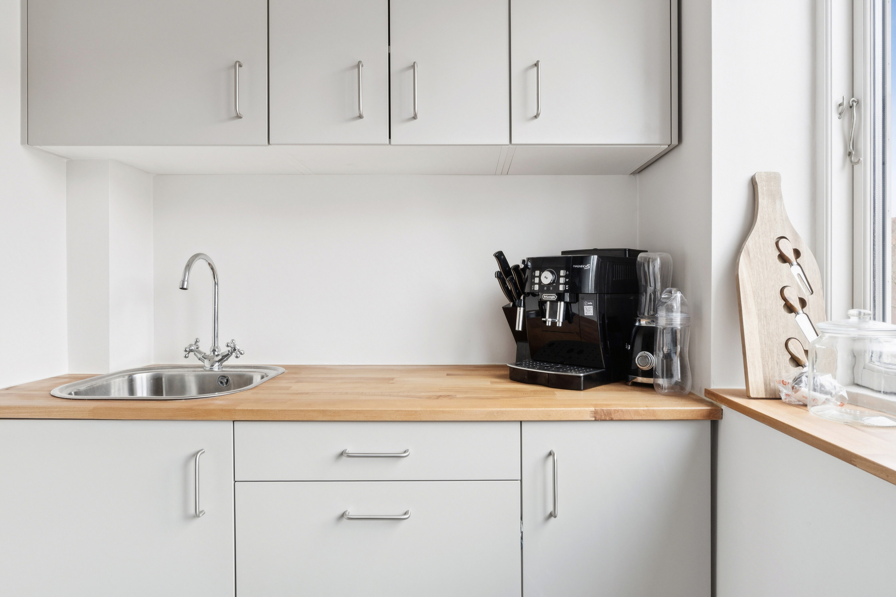 Fremhævet køkken billede i fuldskærmstilstand. Billede af Frederiksdalsvej 105C, 1. tv., 2830 Virum