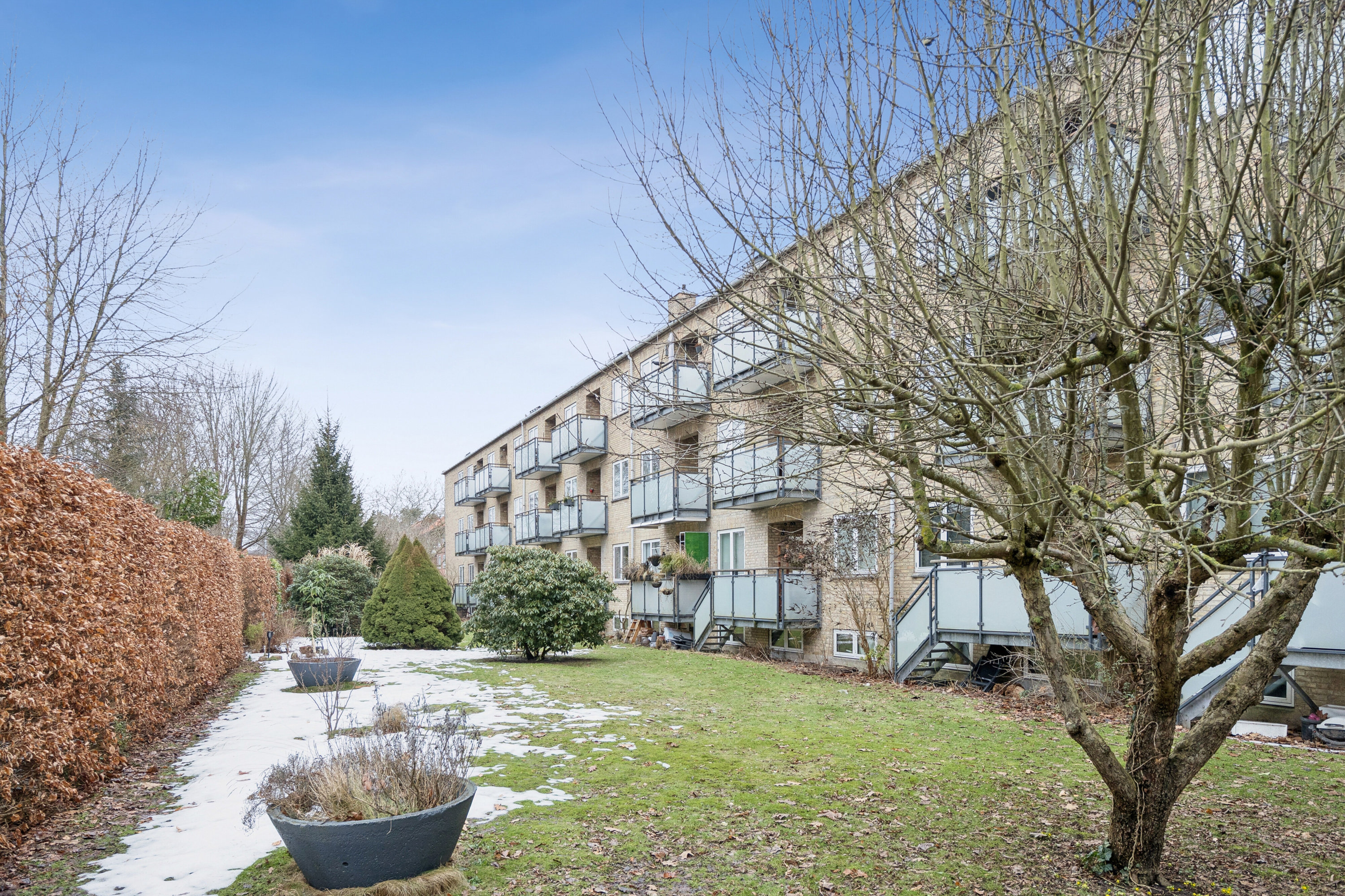 Fremhævet gårdmiljø billede i fuldskærmstilstand. Billede af Frederiksdalsvej 105C, 1. tv., 2830 Virum