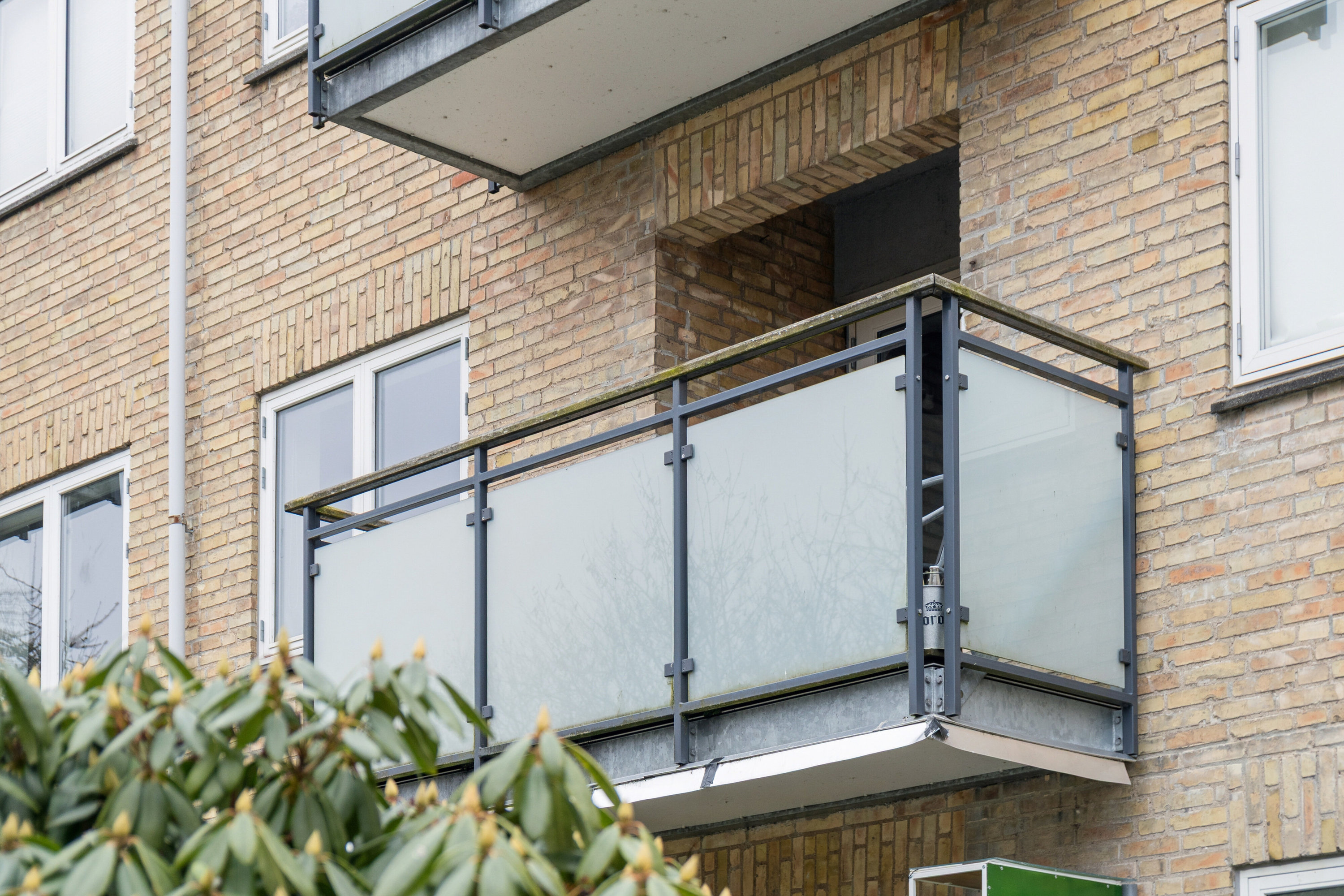 Fremhævet facade billede i fuldskærmstilstand. Billede af Frederiksdalsvej 105C, 1. tv., 2830 Virum