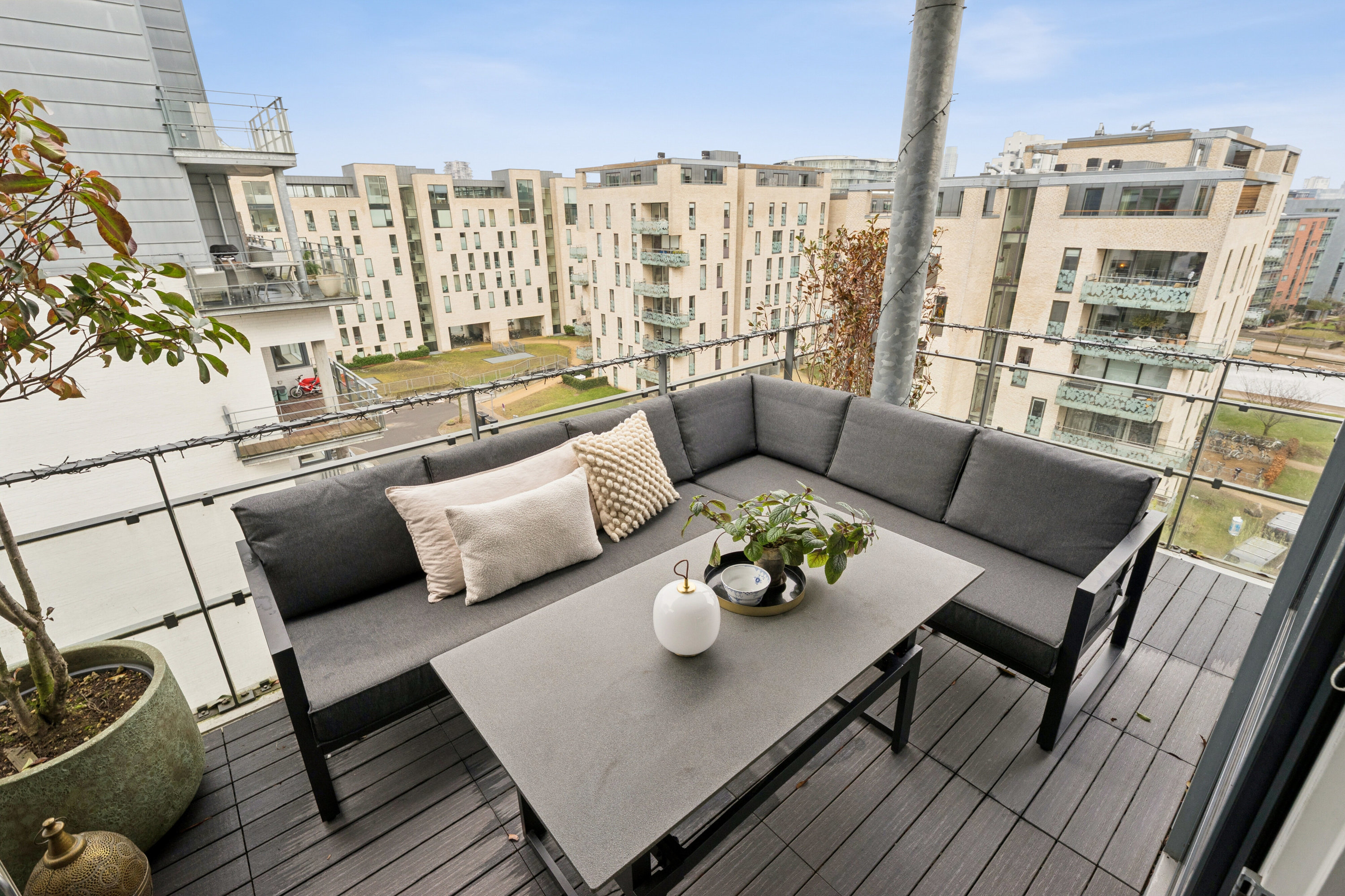 Fremhævet altan billede i fuldskærmstilstand. Billede af Jens Otto Krags Gade 18, 6. tv., 2300 København S