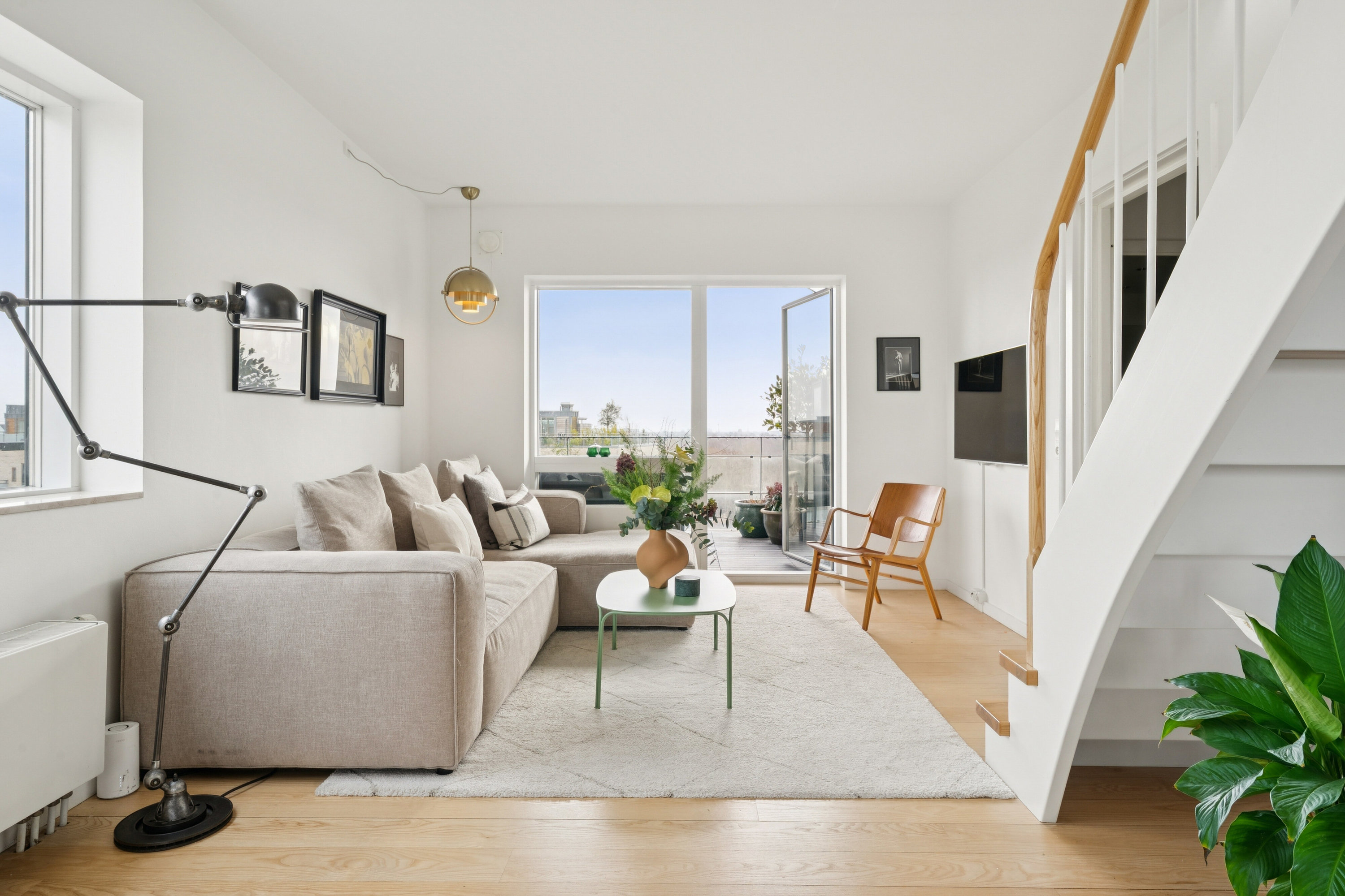 Fremhævet stue billede i fuldskærmstilstand. Billede af Jens Otto Krags Gade 18, 6. tv., 2300 København S