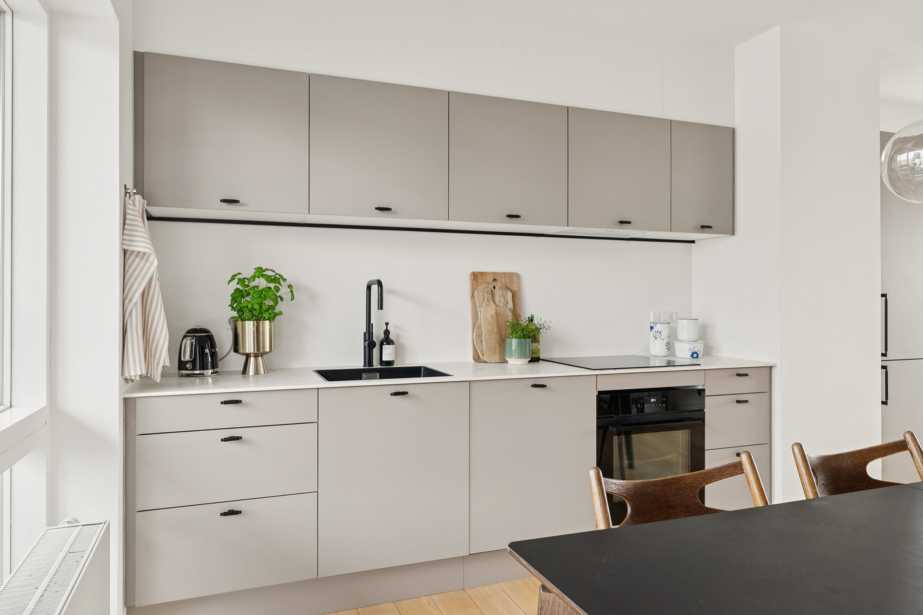 Fremhævet køkken billede i fuldskærmstilstand. Billede af Jens Otto Krags Gade 18, 6. tv., 2300 København S