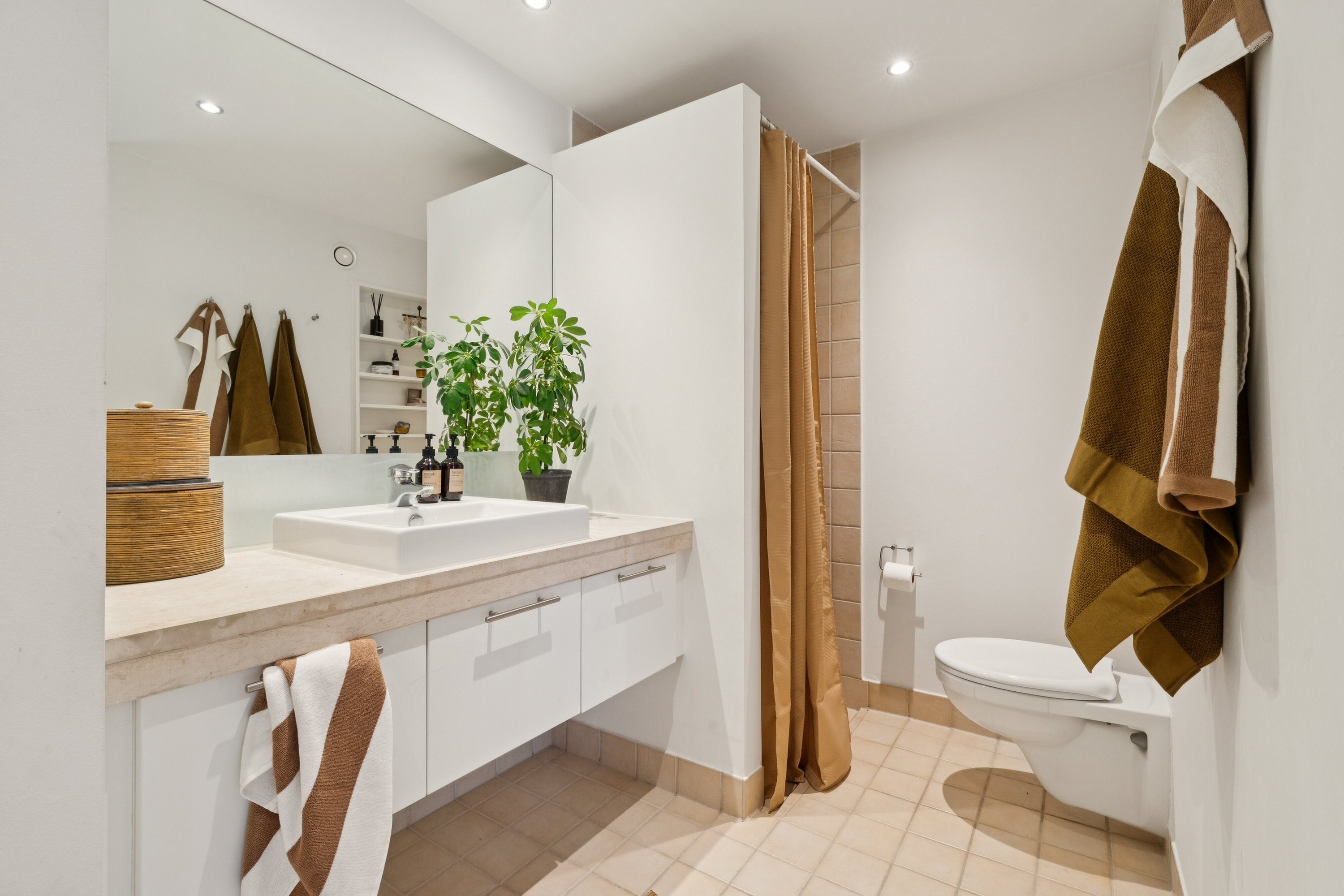 Fremhævet badeværelse billede i fuldskærmstilstand. Billede af Jens Otto Krags Gade 18, 6. tv., 2300 København S