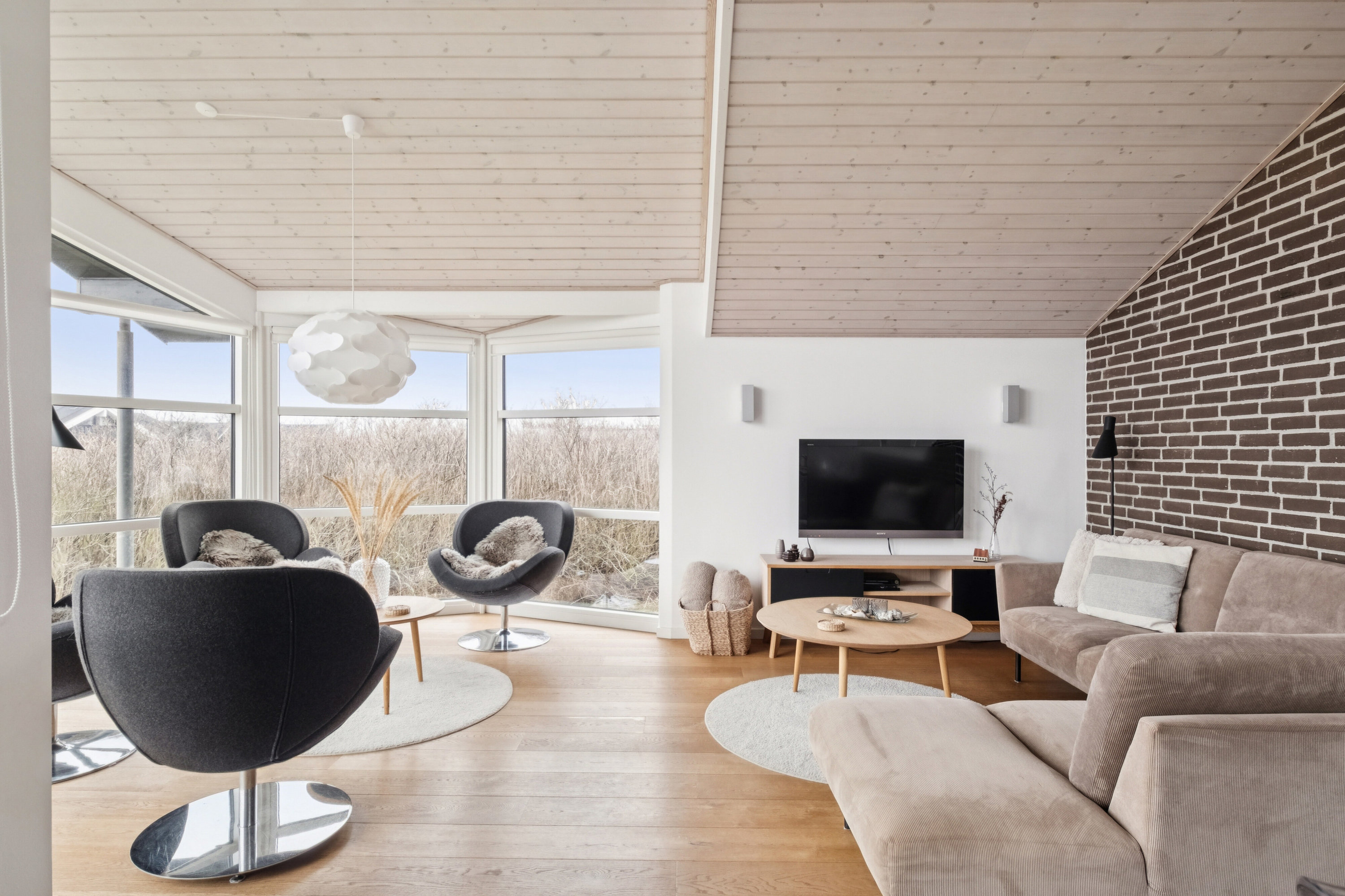 Fremhævet stue billede i fuldskærmstilstand. Billede af Augustvej 6, Skal Klit, 9800 Hjørring