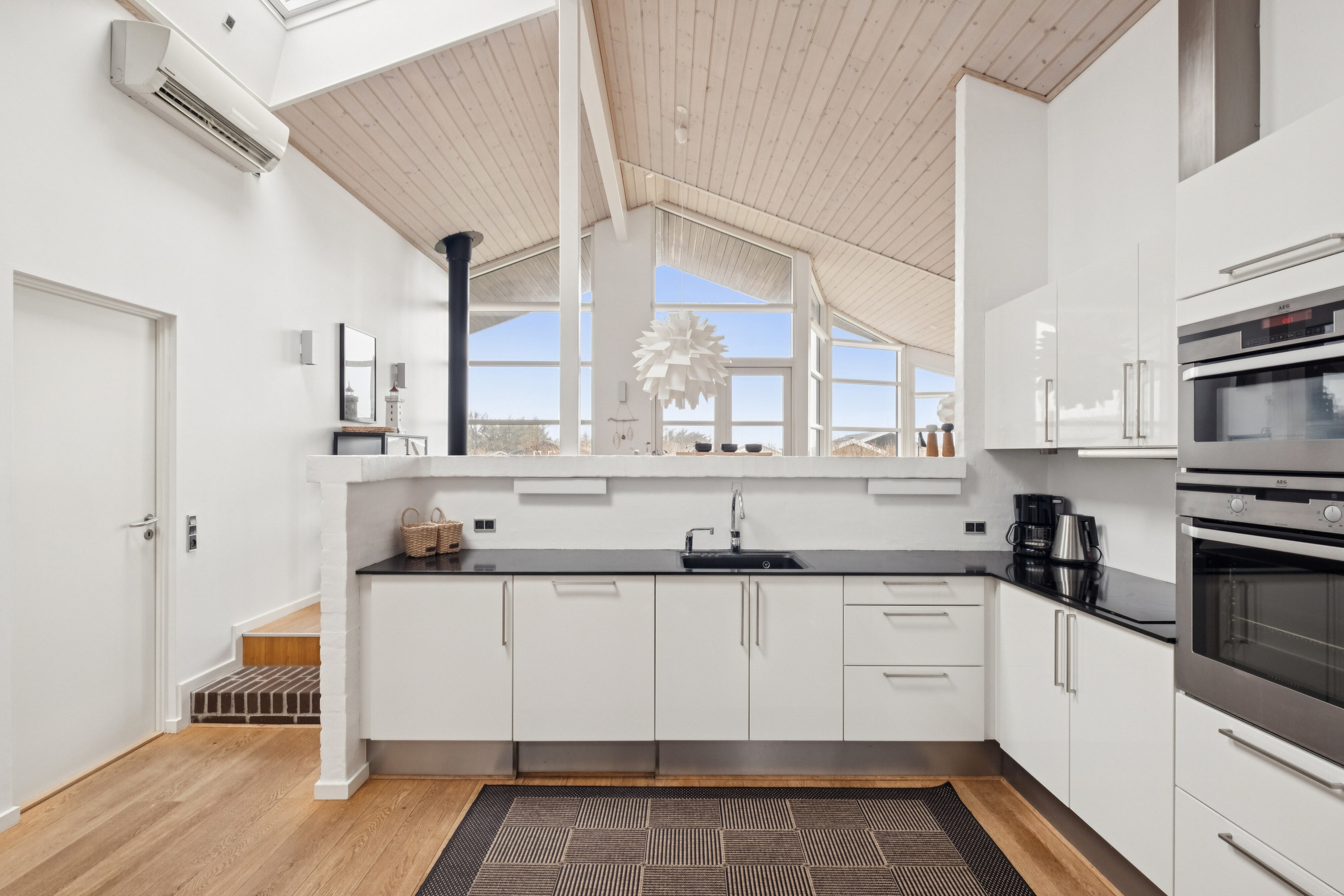 Fremhævet køkken billede i fuldskærmstilstand. Billede af Augustvej 6, Skal Klit, 9800 Hjørring