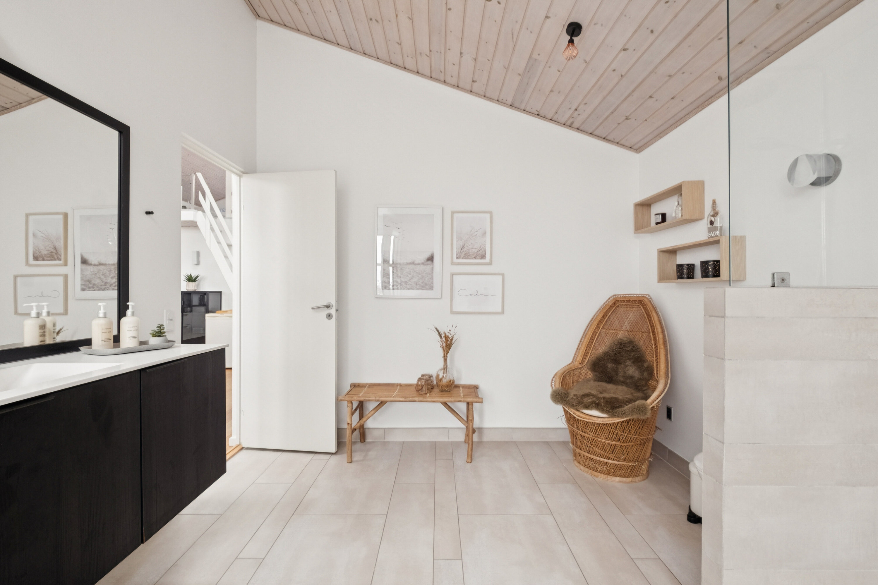 Fremhævet badeværelse billede i fuldskærmstilstand. Billede af Augustvej 6, Skal Klit, 9800 Hjørring