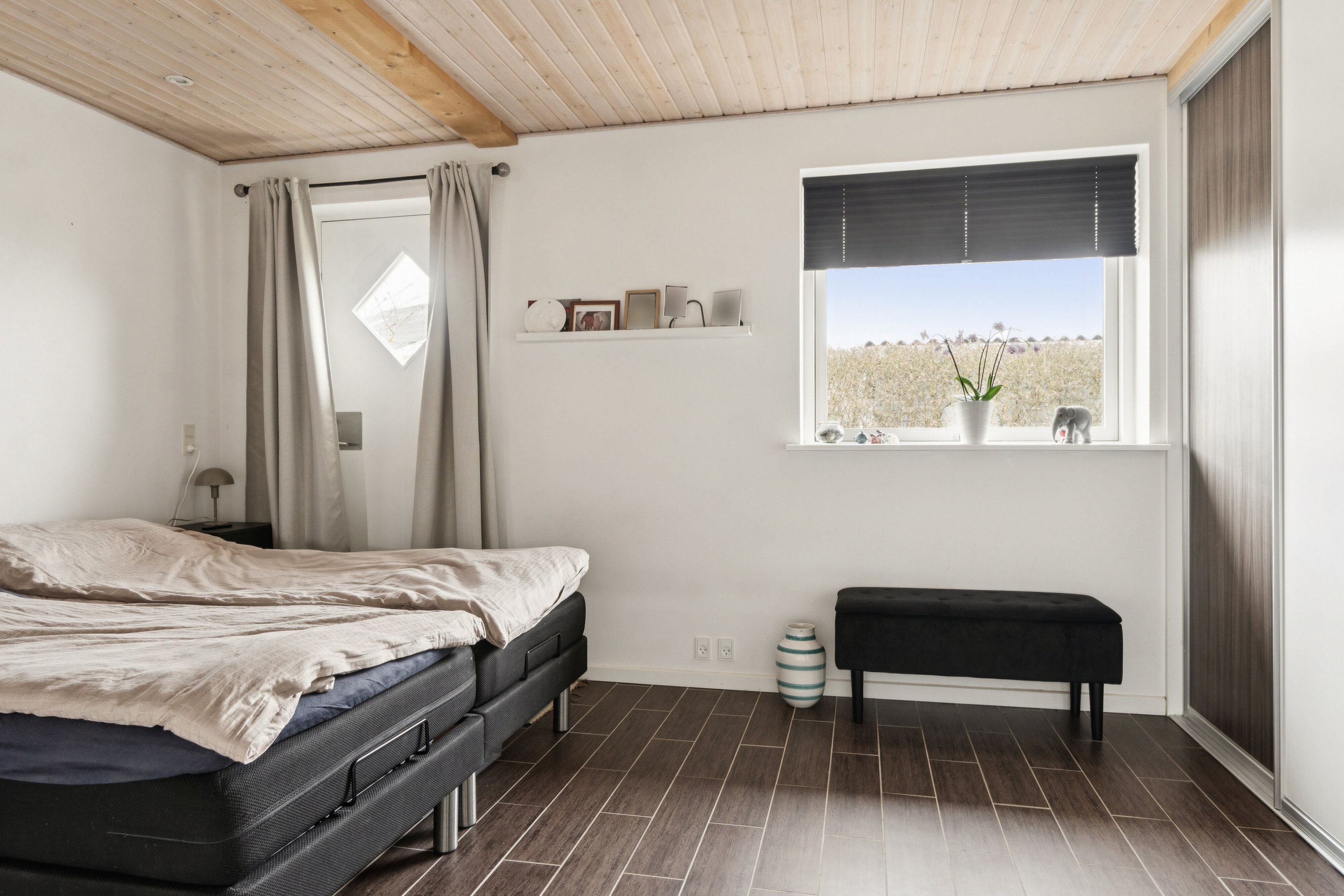 Fremhævet soveværelse billede i fuldskærmstilstand. Billede af Pærevej 7, 4070 Kirke Hyllinge