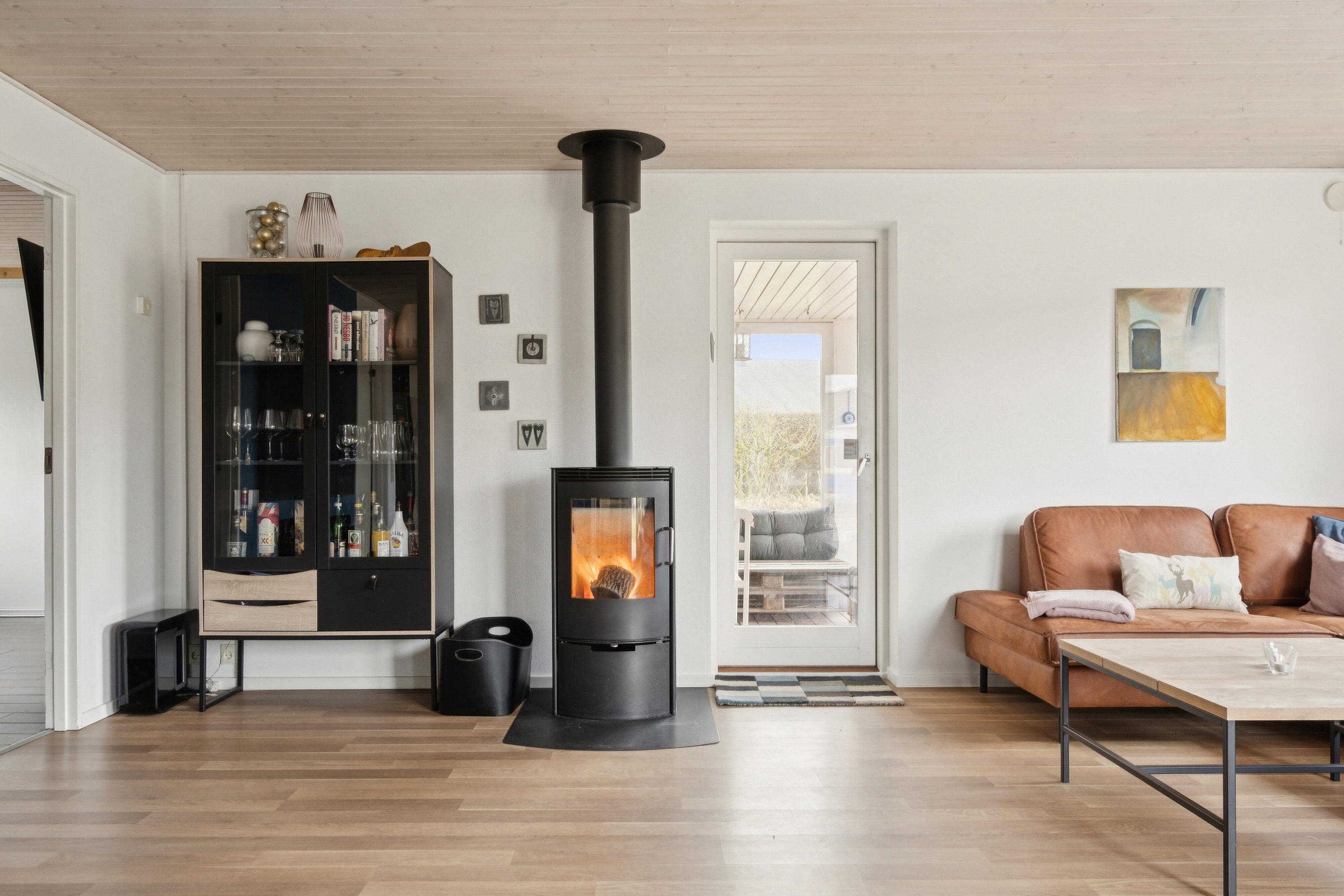 Fremhævet stue billede i fuldskærmstilstand. Billede af Pærevej 7, 4070 Kirke Hyllinge