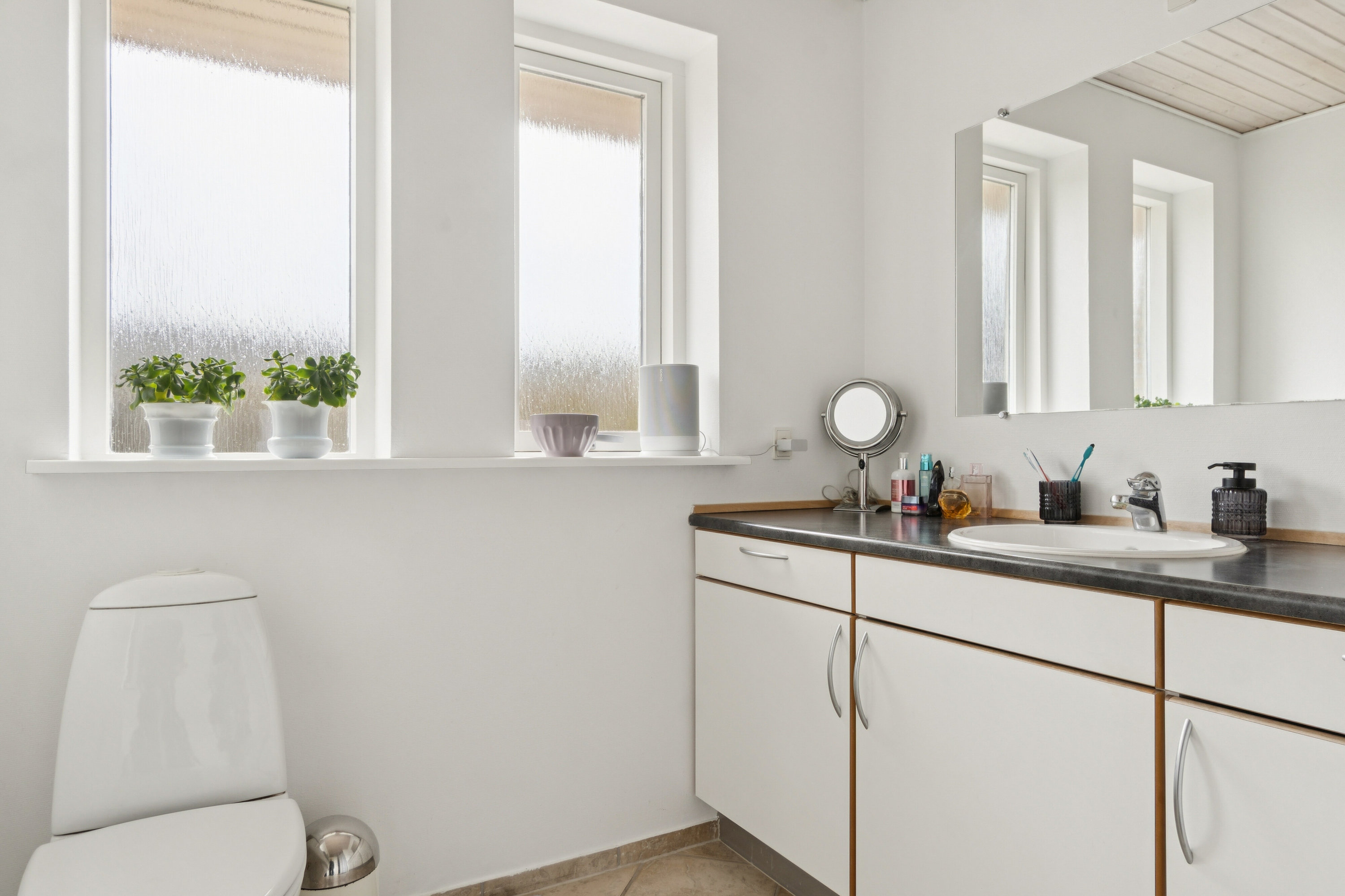 Fremhævet badeværelse billede i fuldskærmstilstand. Billede af Pærevej 7, 4070 Kirke Hyllinge