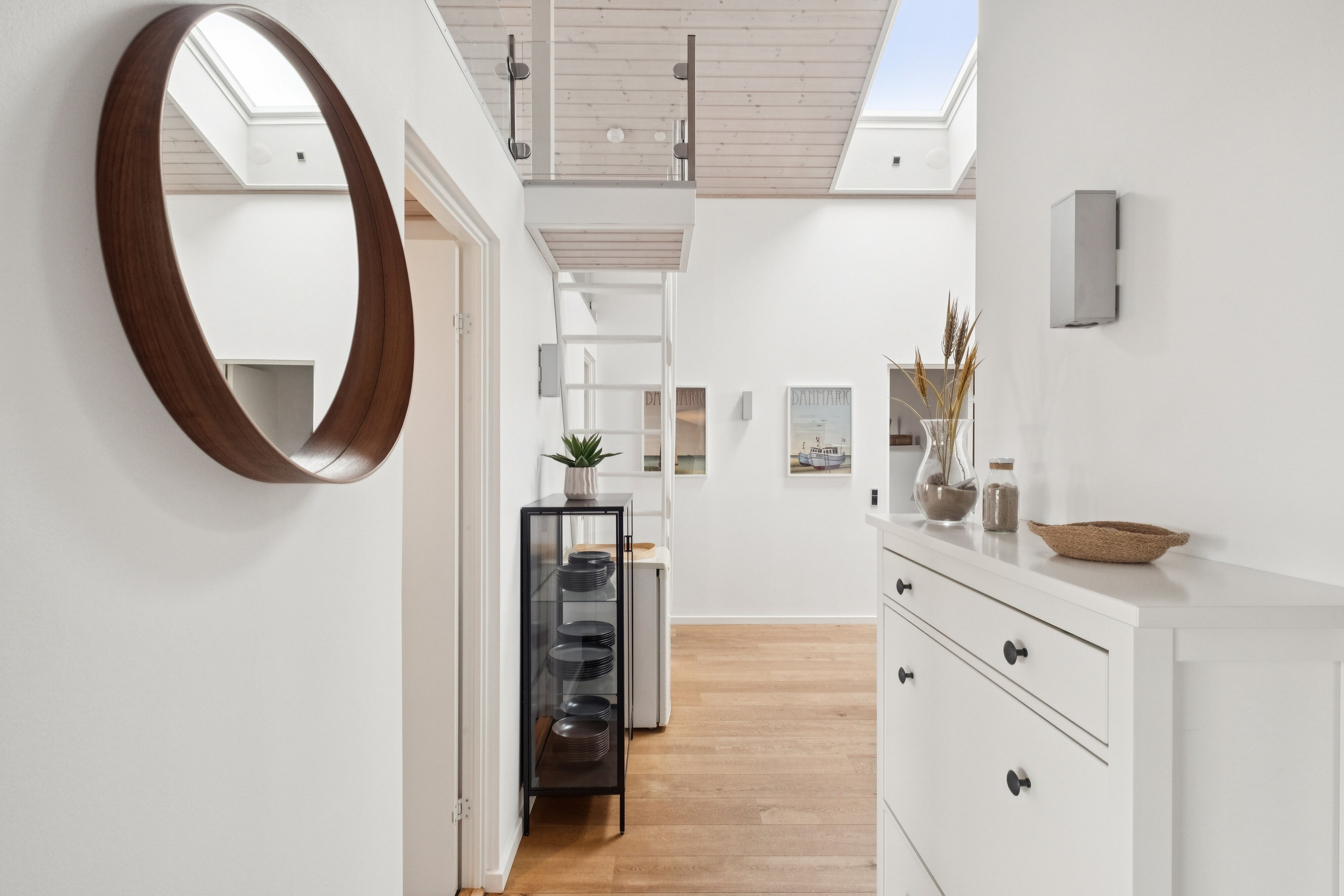 Fremhævet hall billede i fuldskærmstilstand. Billede af Augustvej 6, Skal Klit, 9800 Hjørring