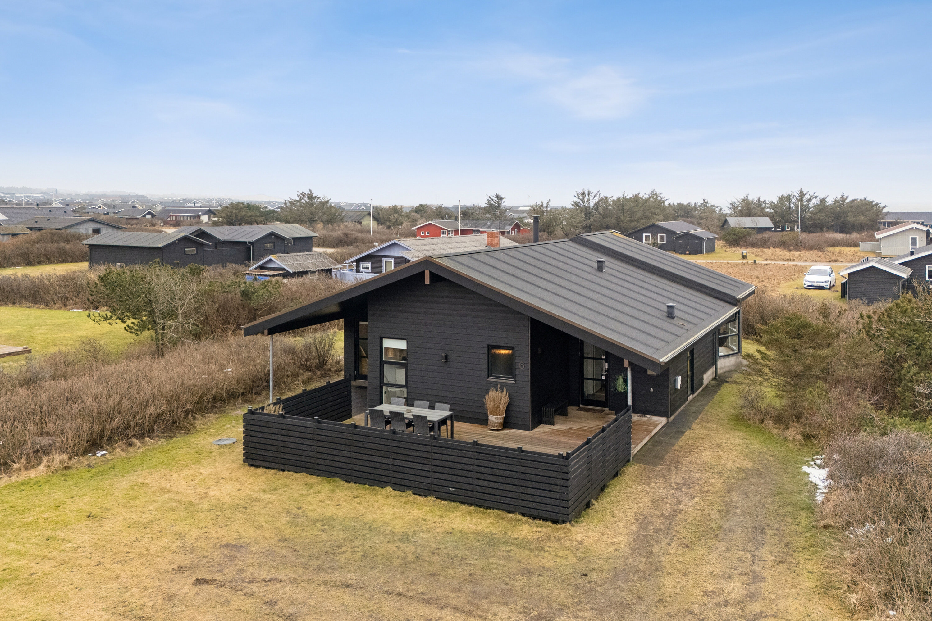 Fremhævet set fra haven billede i fuldskærmstilstand. Billede af Augustvej 6, Skal Klit, 9800 Hjørring