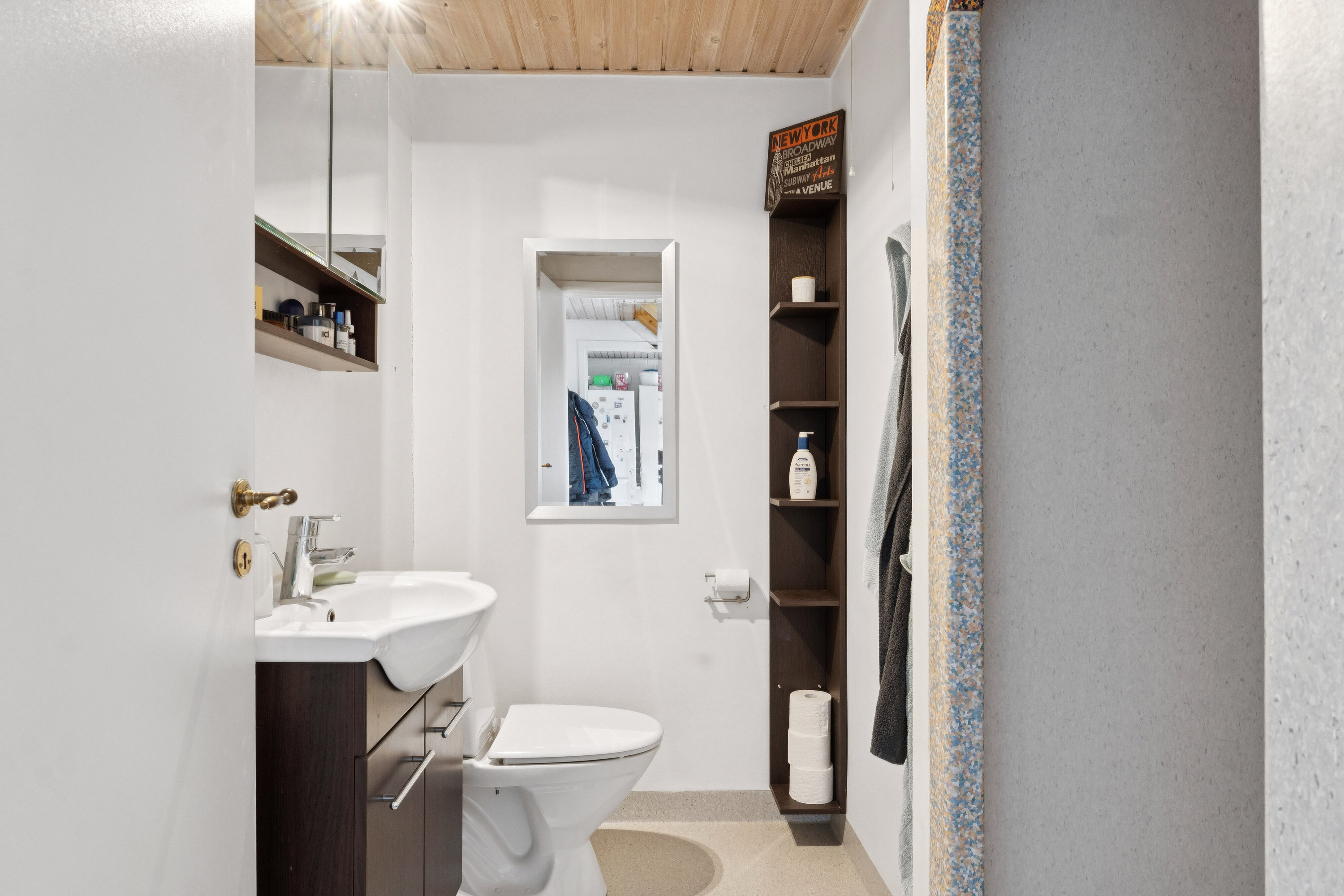 Fremhævet badeværelse billede i fuldskærmstilstand. Billede af Spireavej 20, Skovby, 8464 Galten