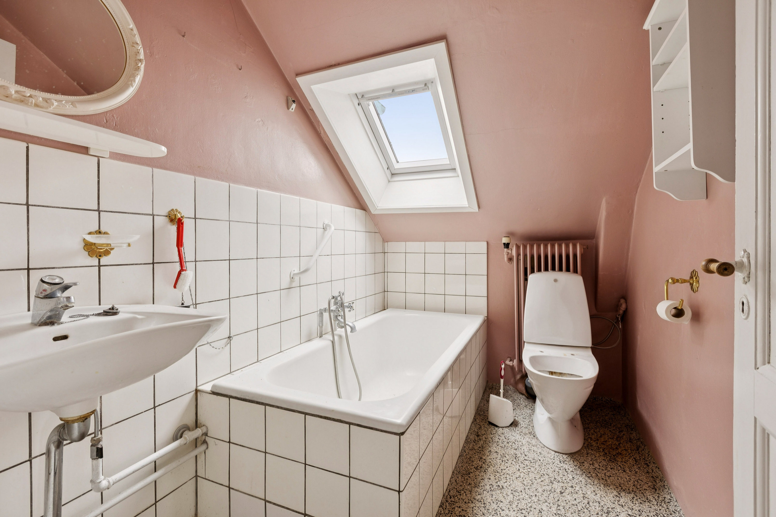 Fremhævet badeværelse billede i fuldskærmstilstand. Billede af Jernbanegade 4, 4690 Haslev