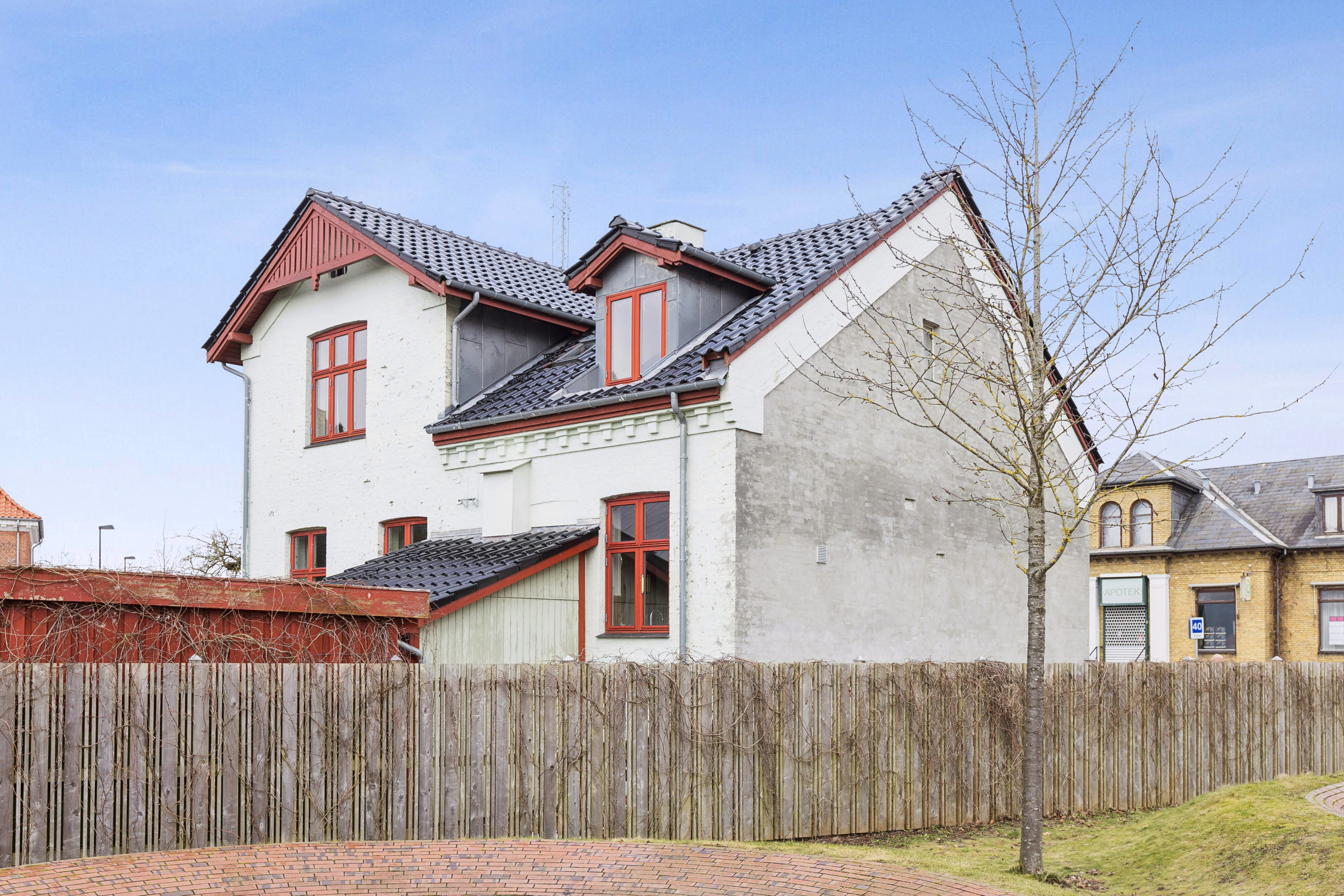 Fremhævet udendørs billede i fuldskærmstilstand. Billede af Jernbanegade 4, 4690 Haslev