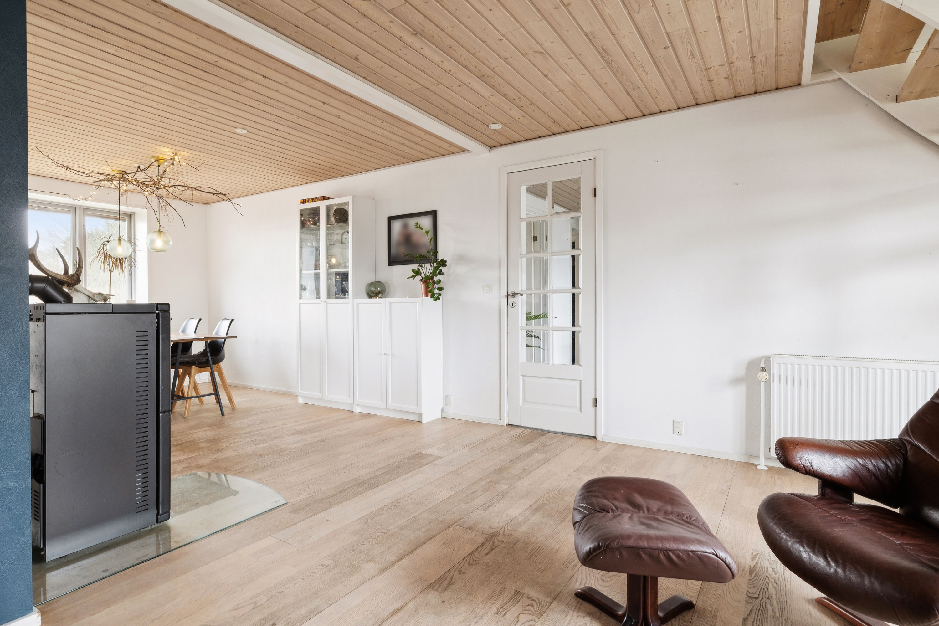 Fremhævet stue billede i fuldskærmstilstand. Billede af Genvej 2, Hvilsom, 9500 Hobro