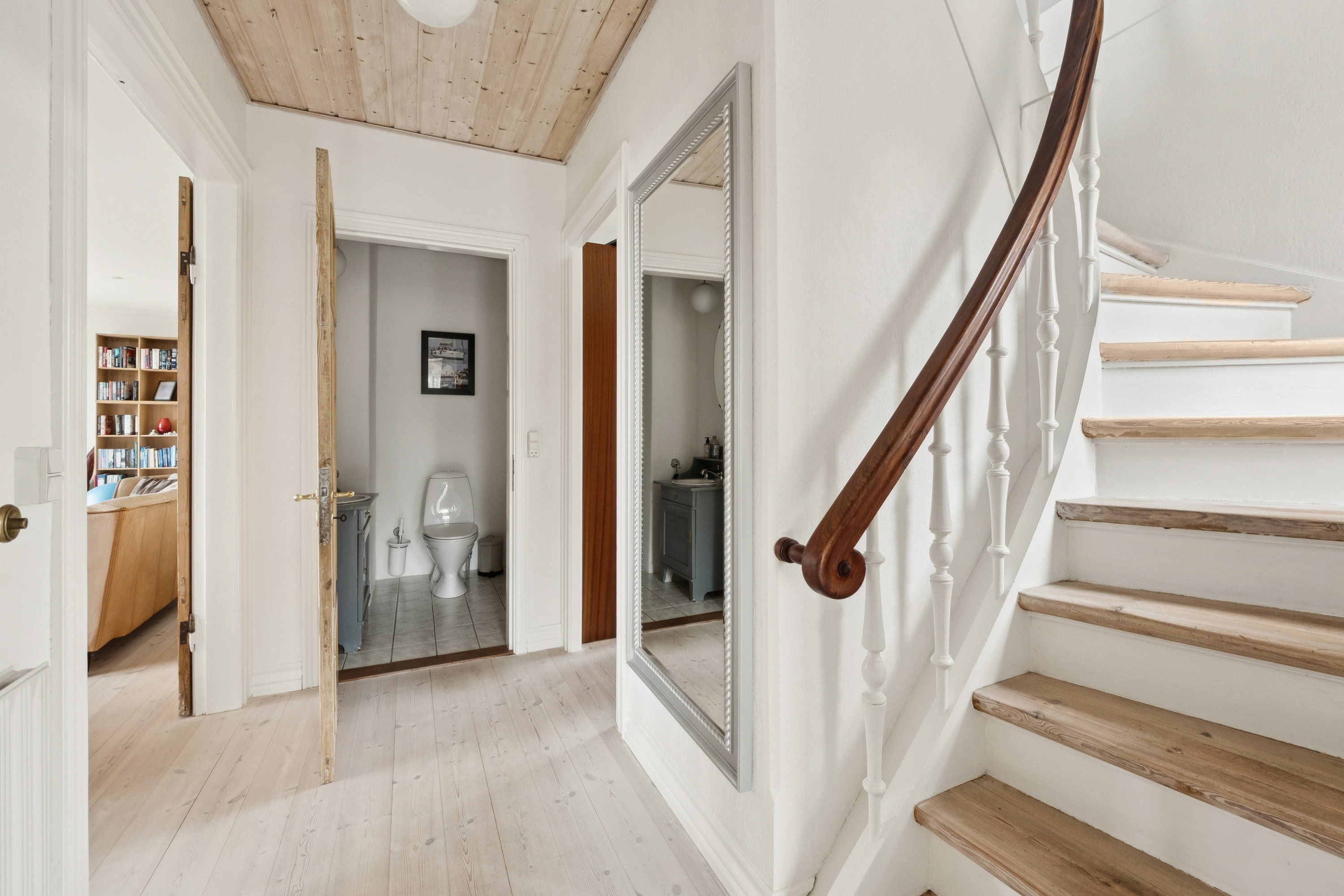 Fremhævet gang billede i fuldskærmstilstand. Billede af Kirkebakken 8, 7800 Skive