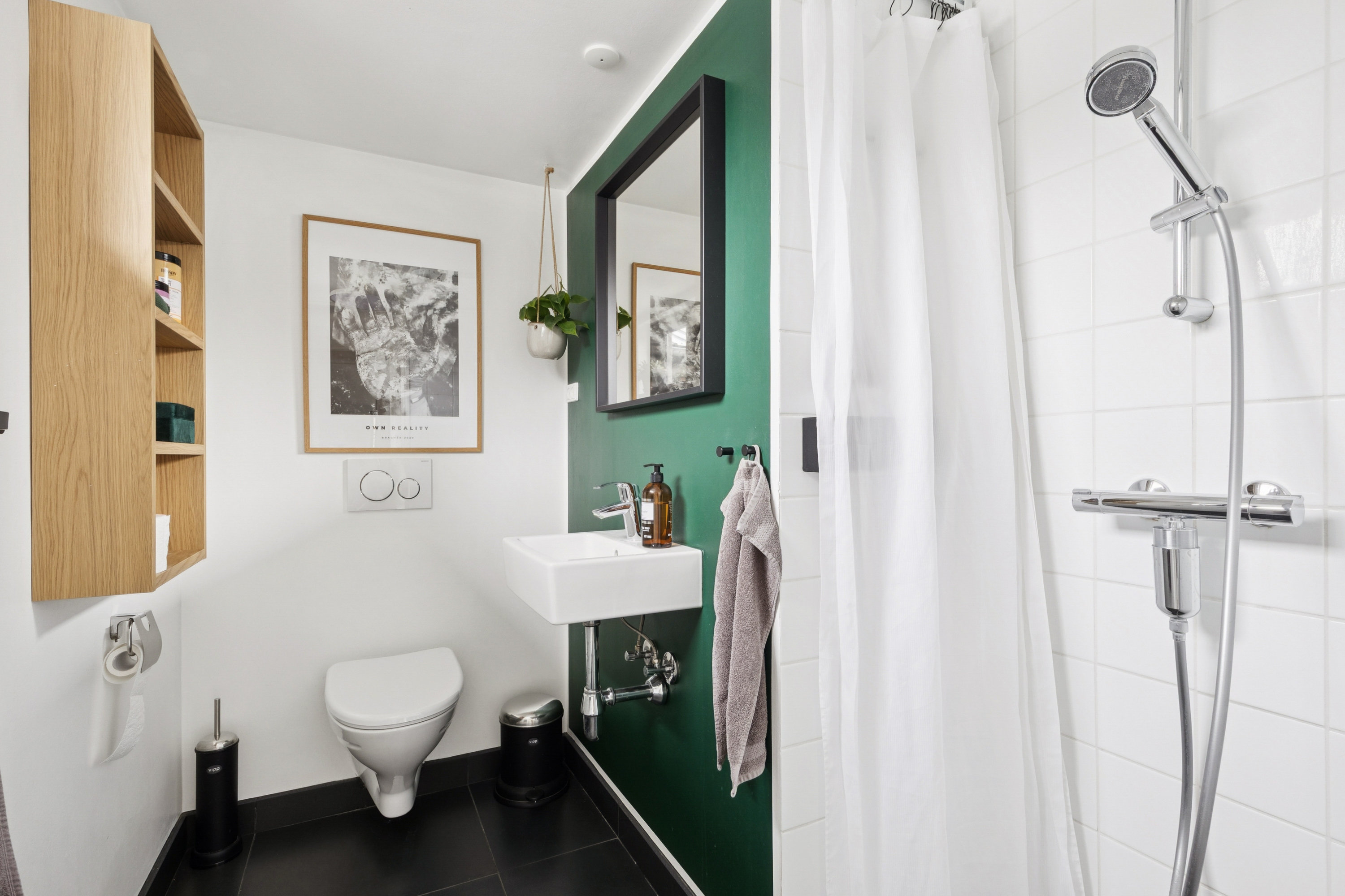 Fremhævet badeværelse billede i fuldskærmstilstand. Billede af Snerlevej 5, 2670 Greve