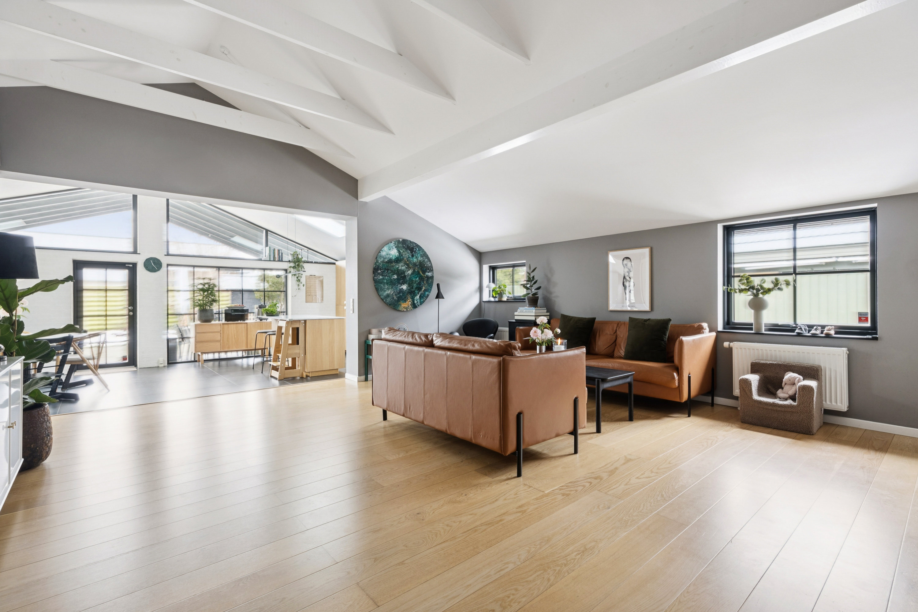 Fremhævet stue billede i fuldskærmstilstand. Billede af Snerlevej 5, 2670 Greve