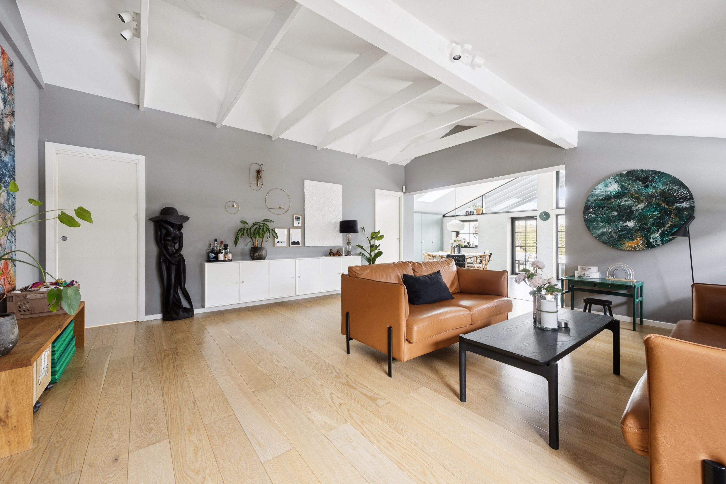 Fremhævet stue billede i fuldskærmstilstand. Billede af Snerlevej 5, 2670 Greve