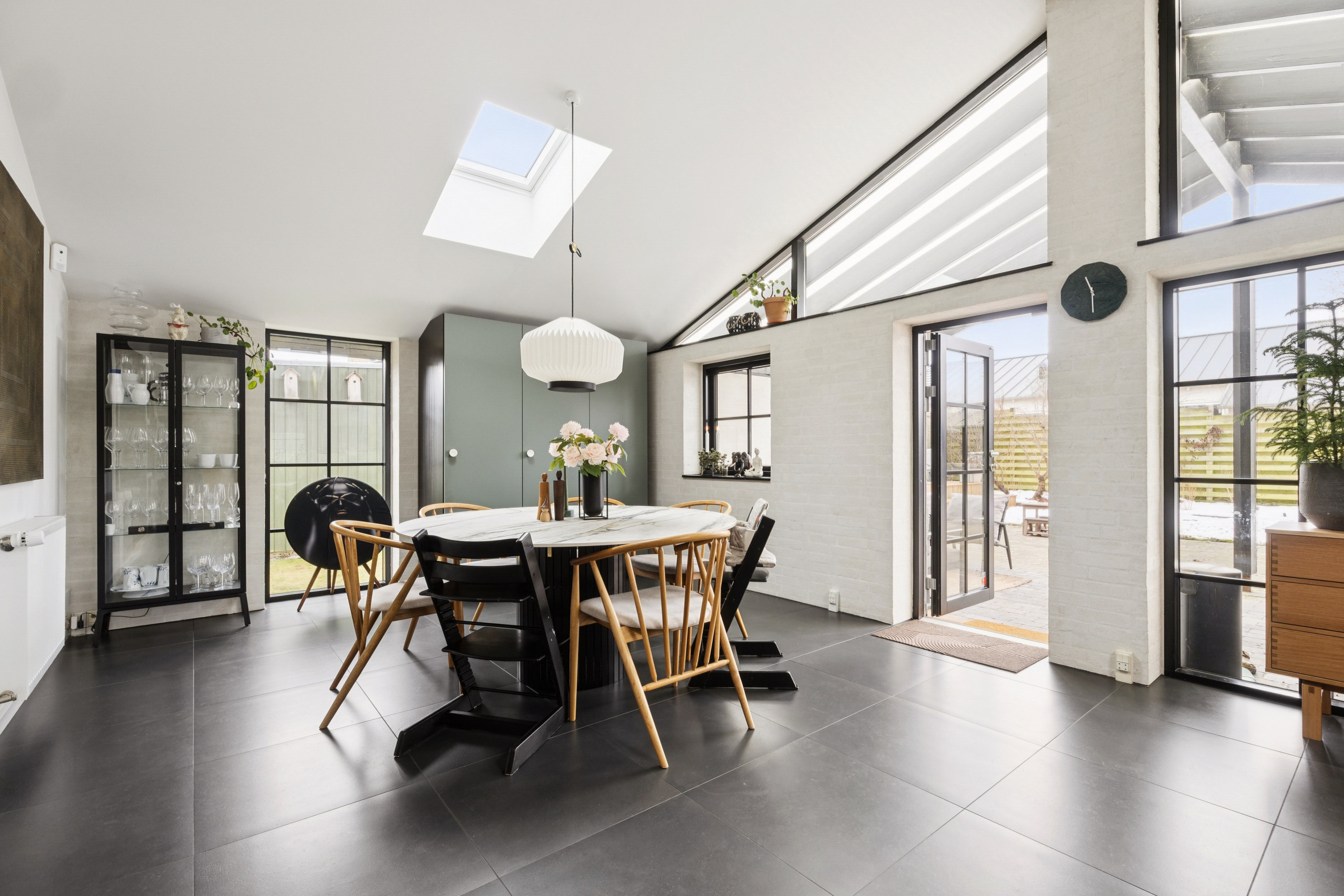 Fremhævet stue billede i fuldskærmstilstand. Billede af Snerlevej 5, 2670 Greve