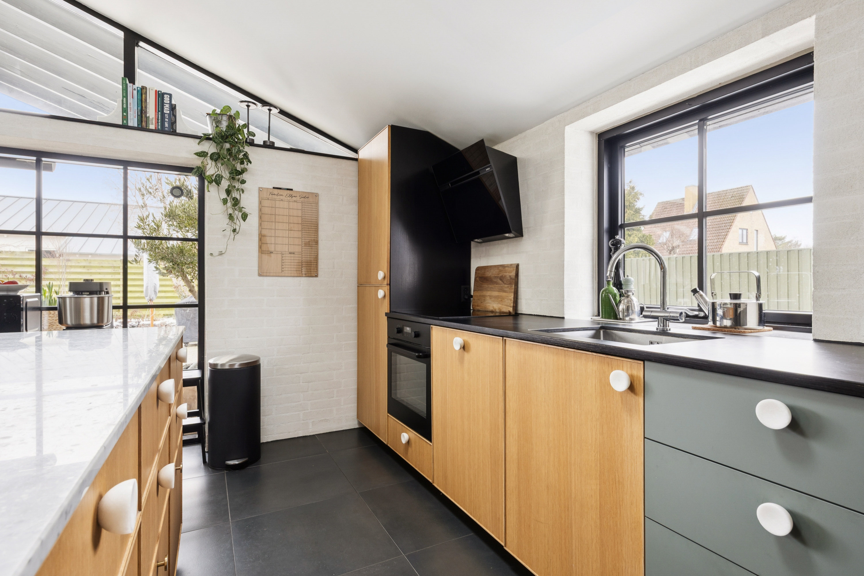 Fremhævet køkken billede i fuldskærmstilstand. Billede af Snerlevej 5, 2670 Greve