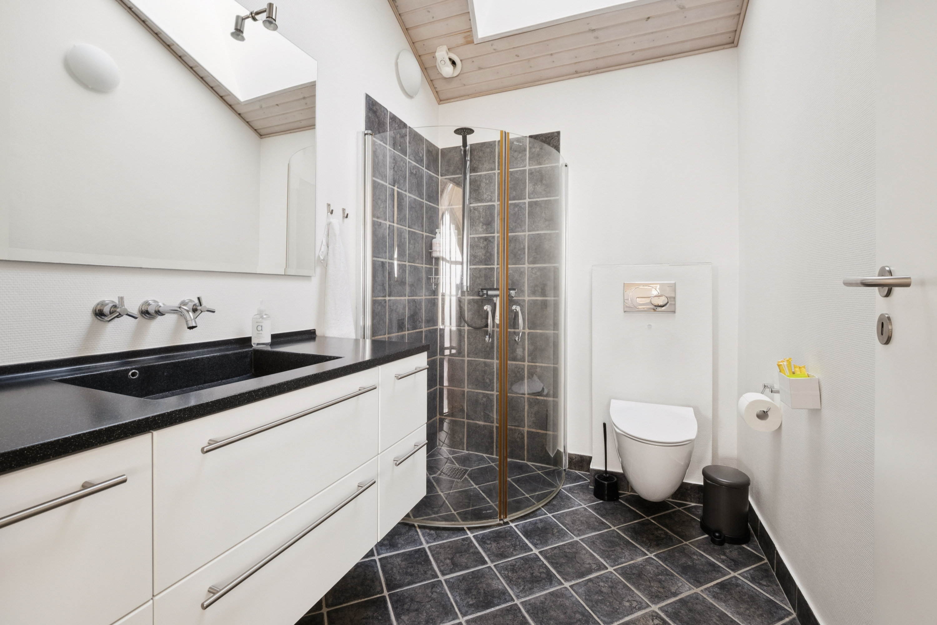 Fremhævet badeværelse billede i fuldskærmstilstand. Billede af Hejrevej 36, Strandet, 7840 Højslev