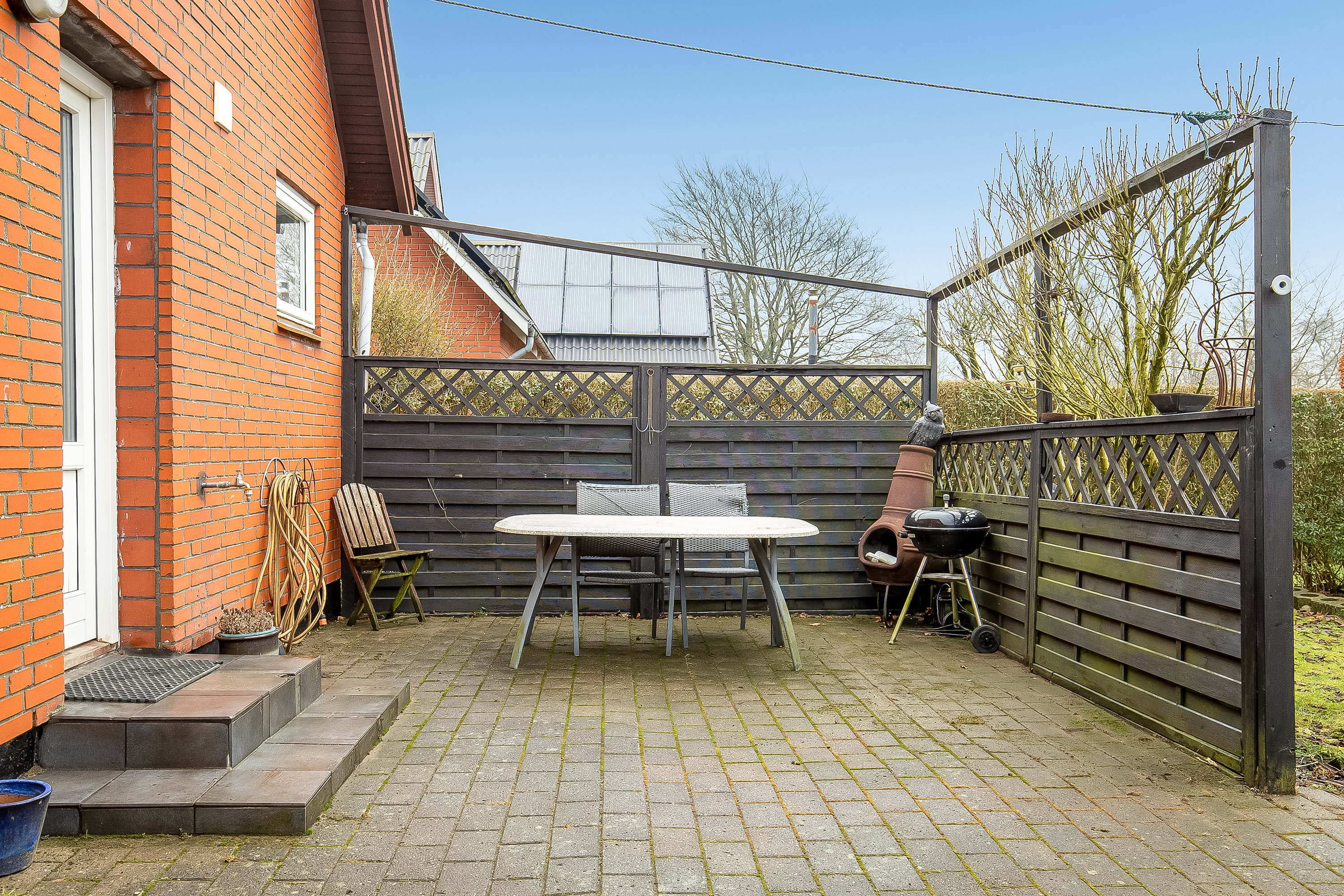 Fremhævet terrasse billede i fuldskærmstilstand. Billede af Almind Østergade 16, 6051 Almind