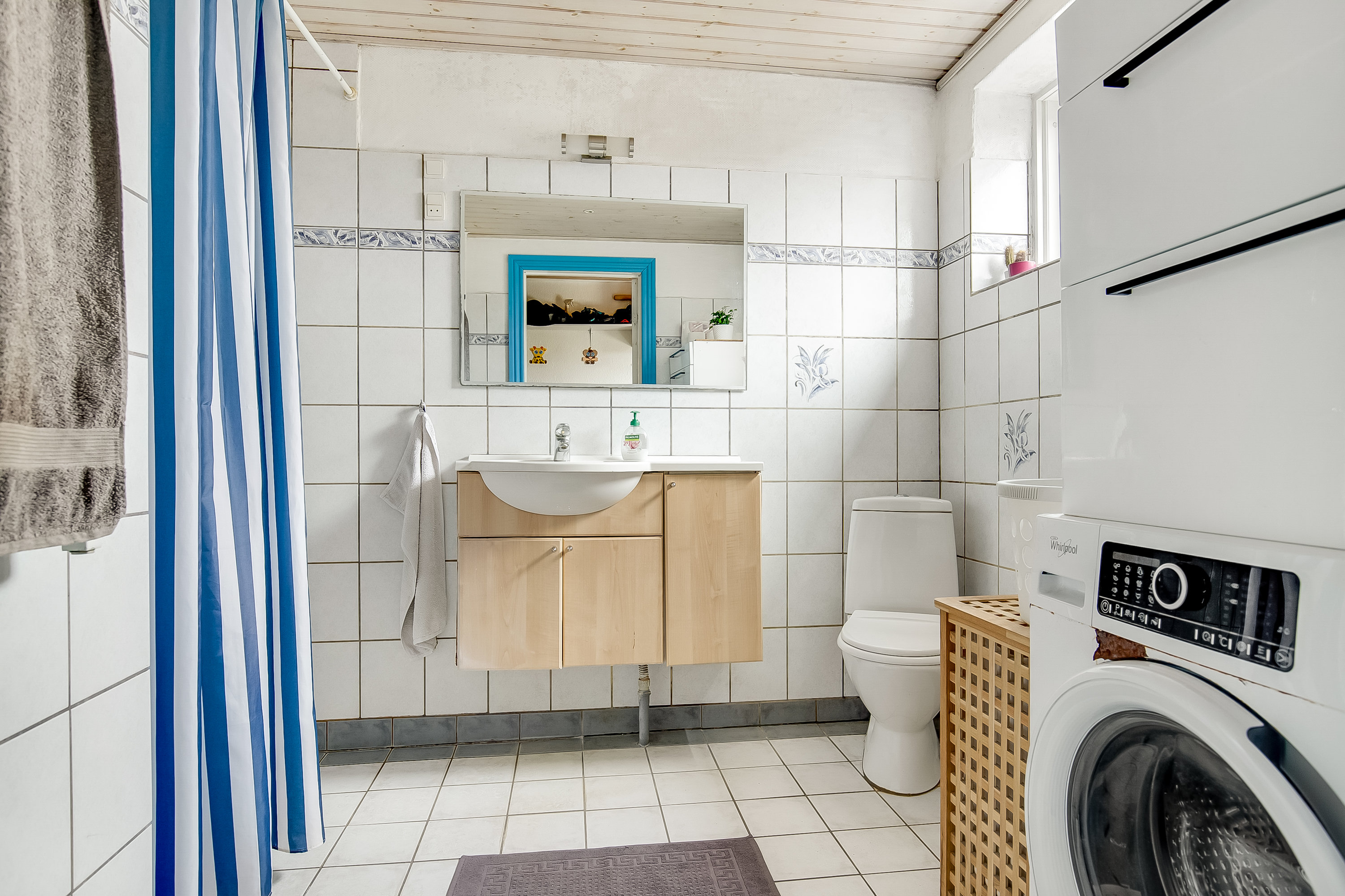 Fremhævet badeværelse billede i fuldskærmstilstand. Billede af Almind Østergade 16, 6051 Almind