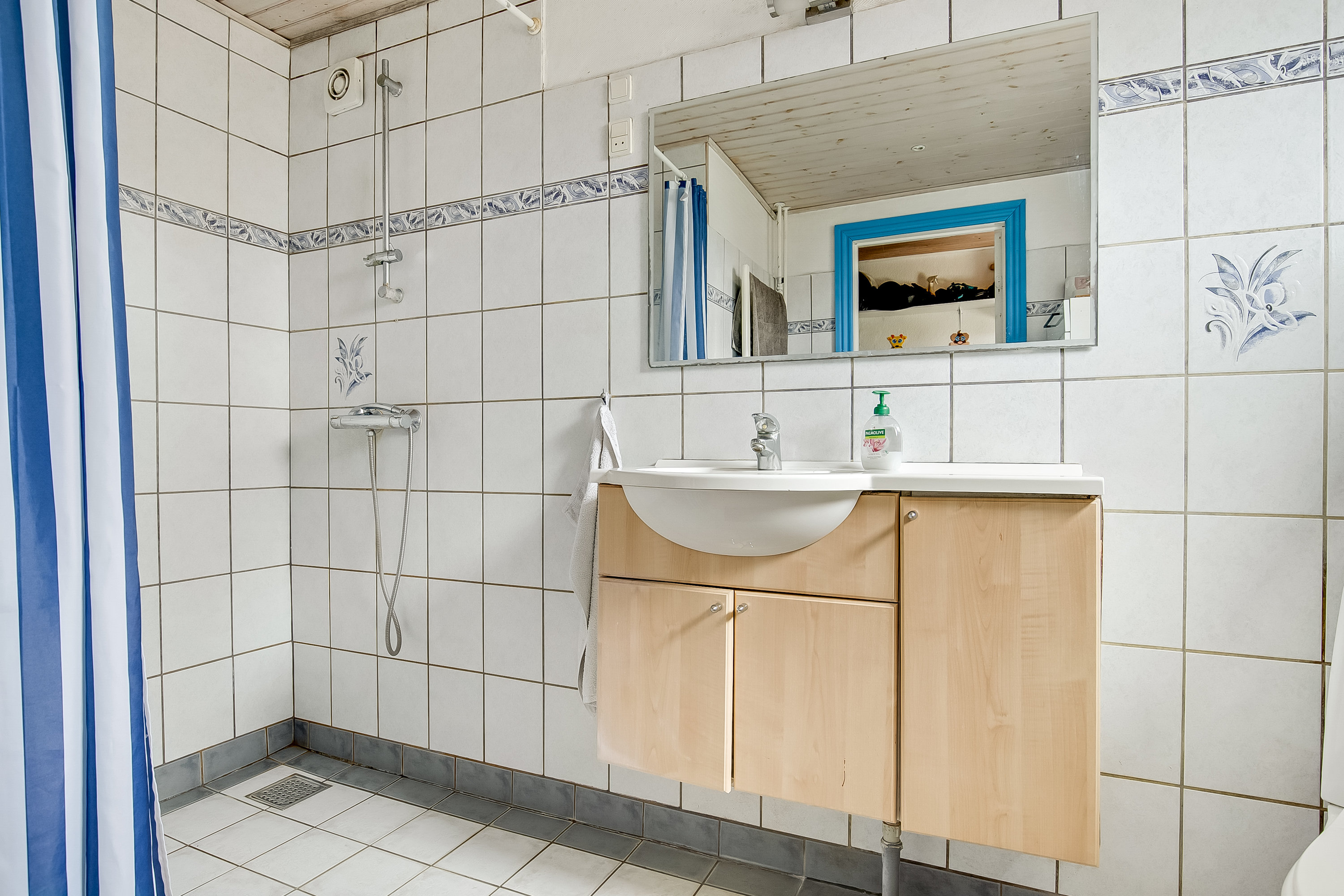 Fremhævet badeværelse billede i fuldskærmstilstand. Billede af Almind Østergade 16, 6051 Almind