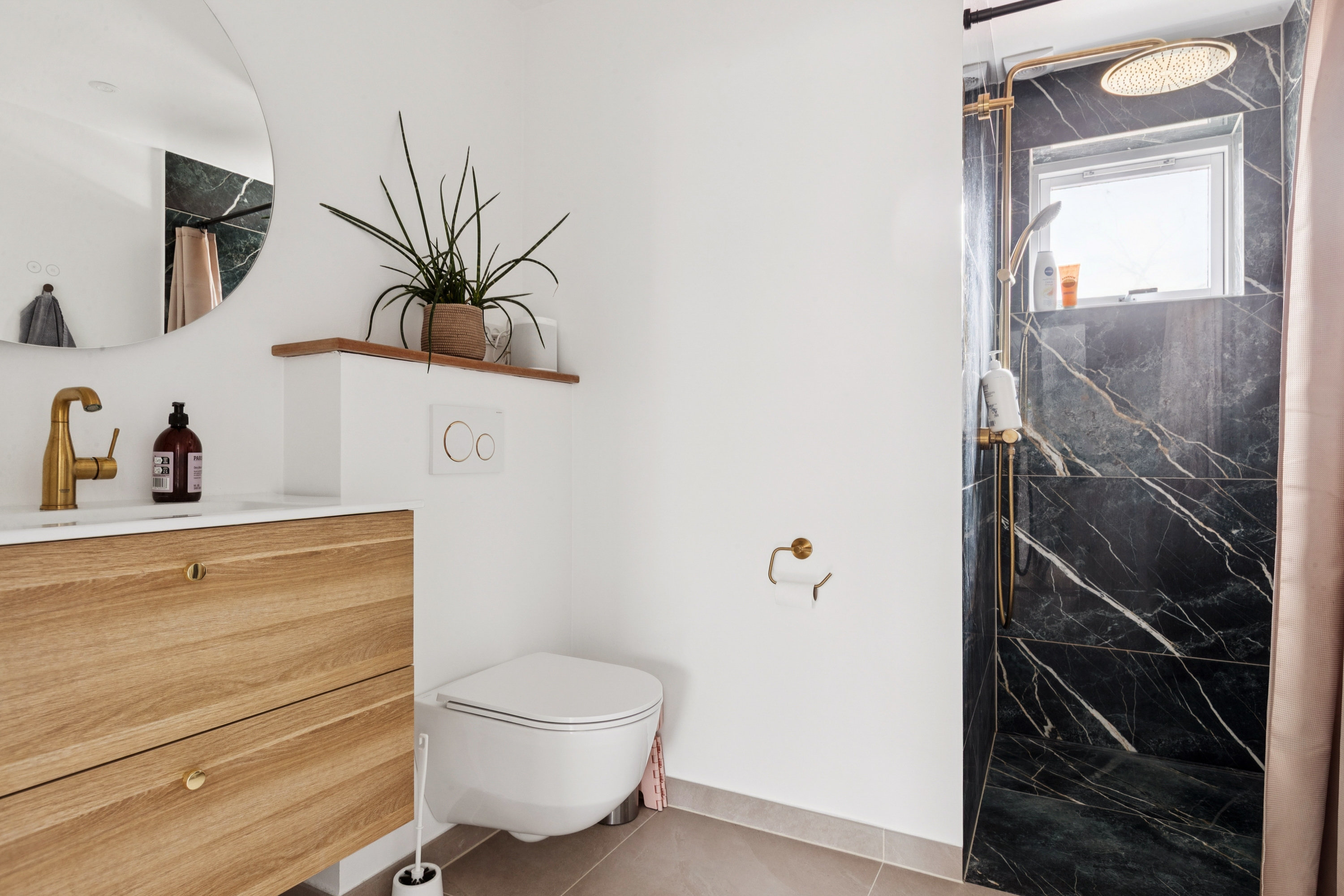 Fremhævet badeværelse billede i fuldskærmstilstand. Billede af Ishøj Bygade 114, 2635 Ishøj