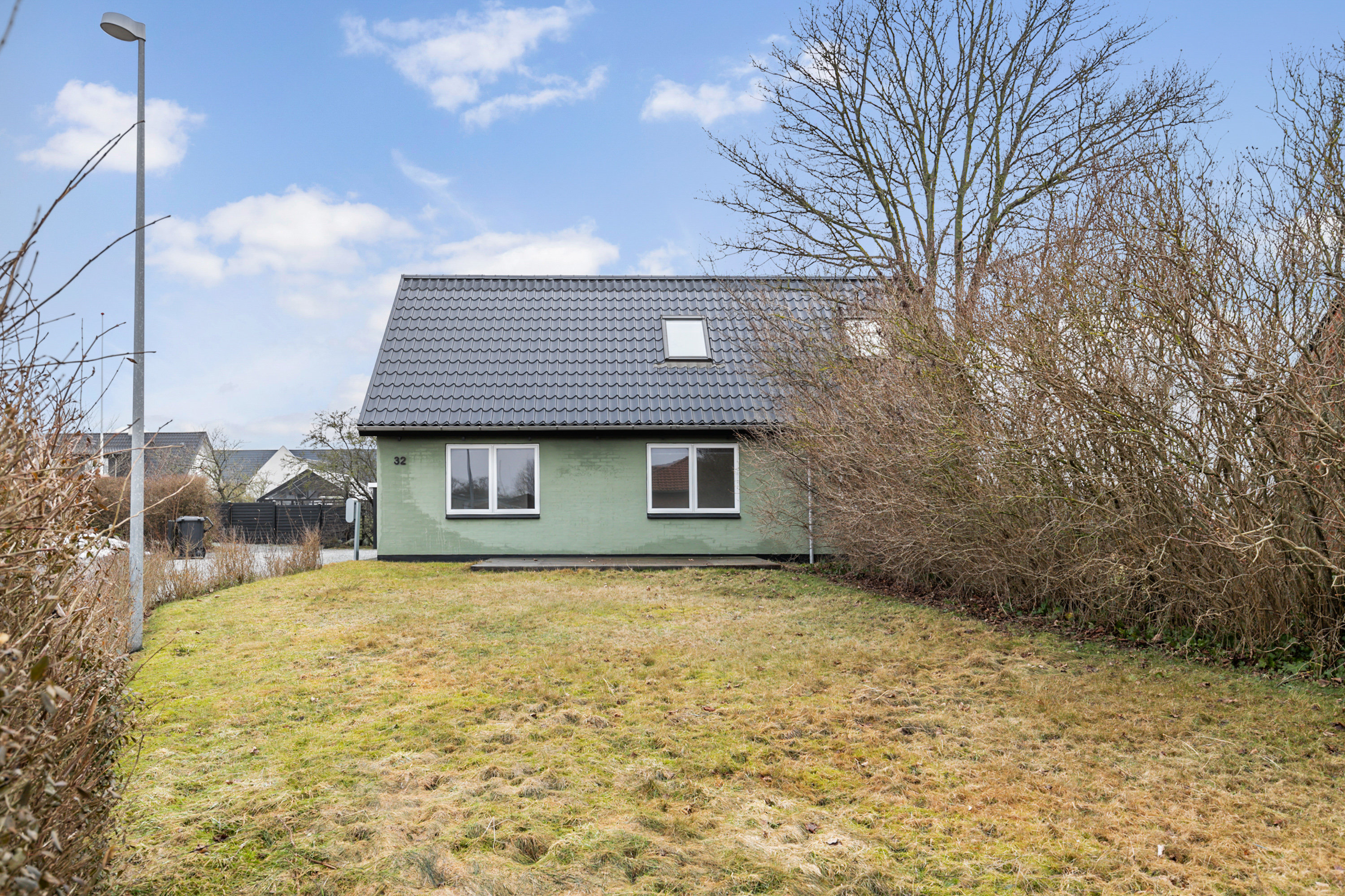 Fremhævet facade billede i fuldskærmstilstand. Billede af Skolevej 32, 9490 Pandrup