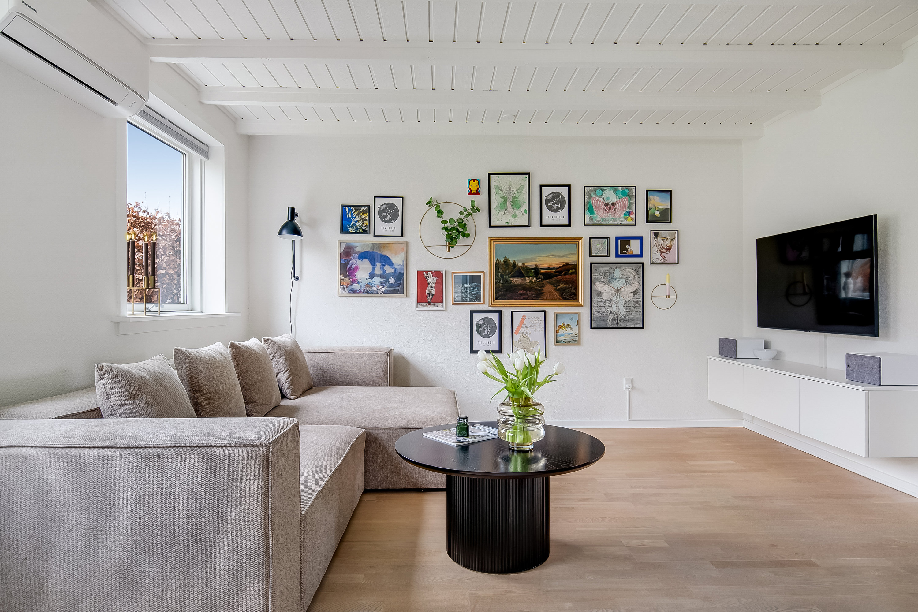 Fremhævet stue billede i fuldskærmstilstand. Billede af Ibæk Strandvej 20B, 7100 Vejle