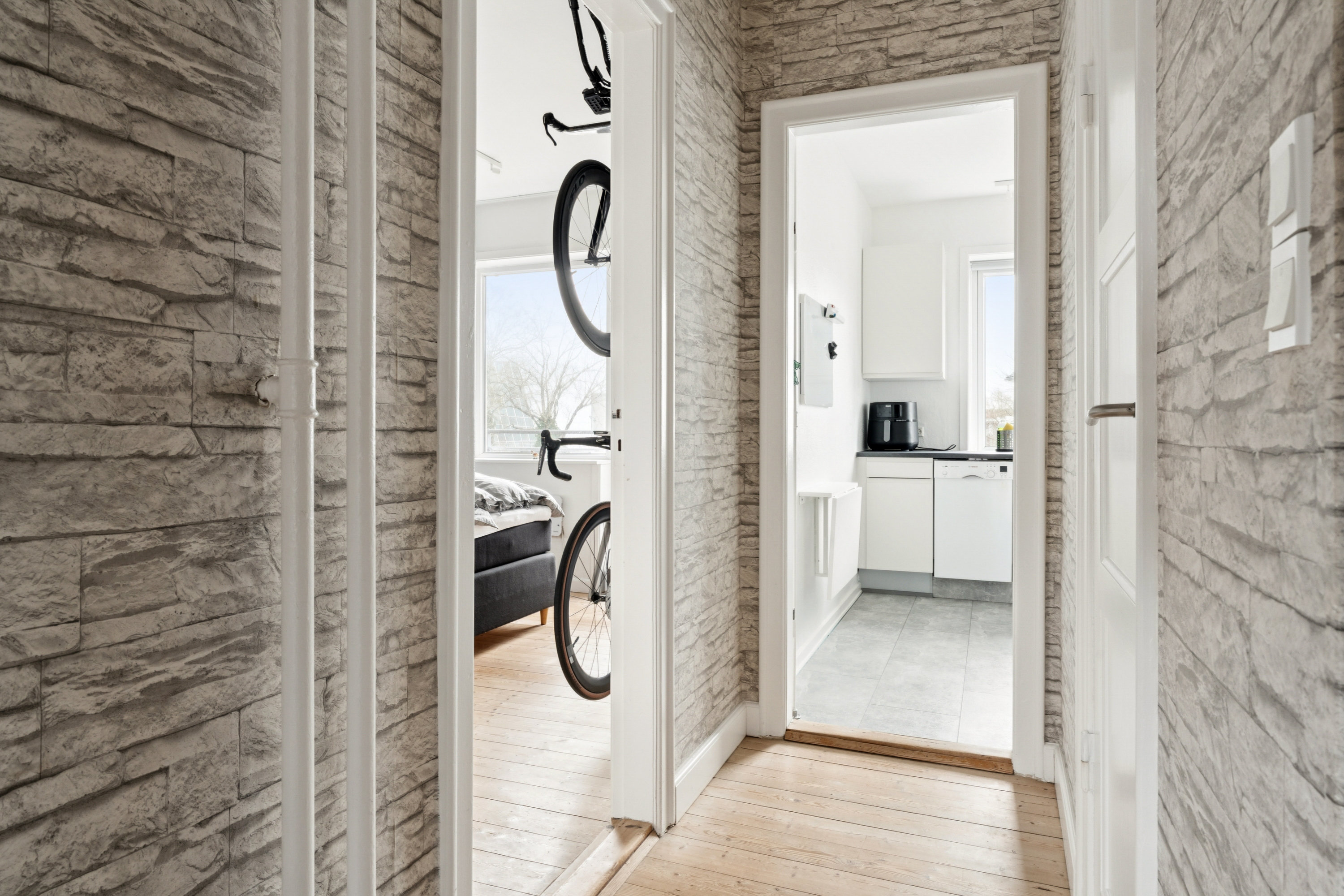 Fremhævet gang billede i fuldskærmstilstand. Billede af Ny Kastetvej 2, 1. tv., 9000 Aalborg