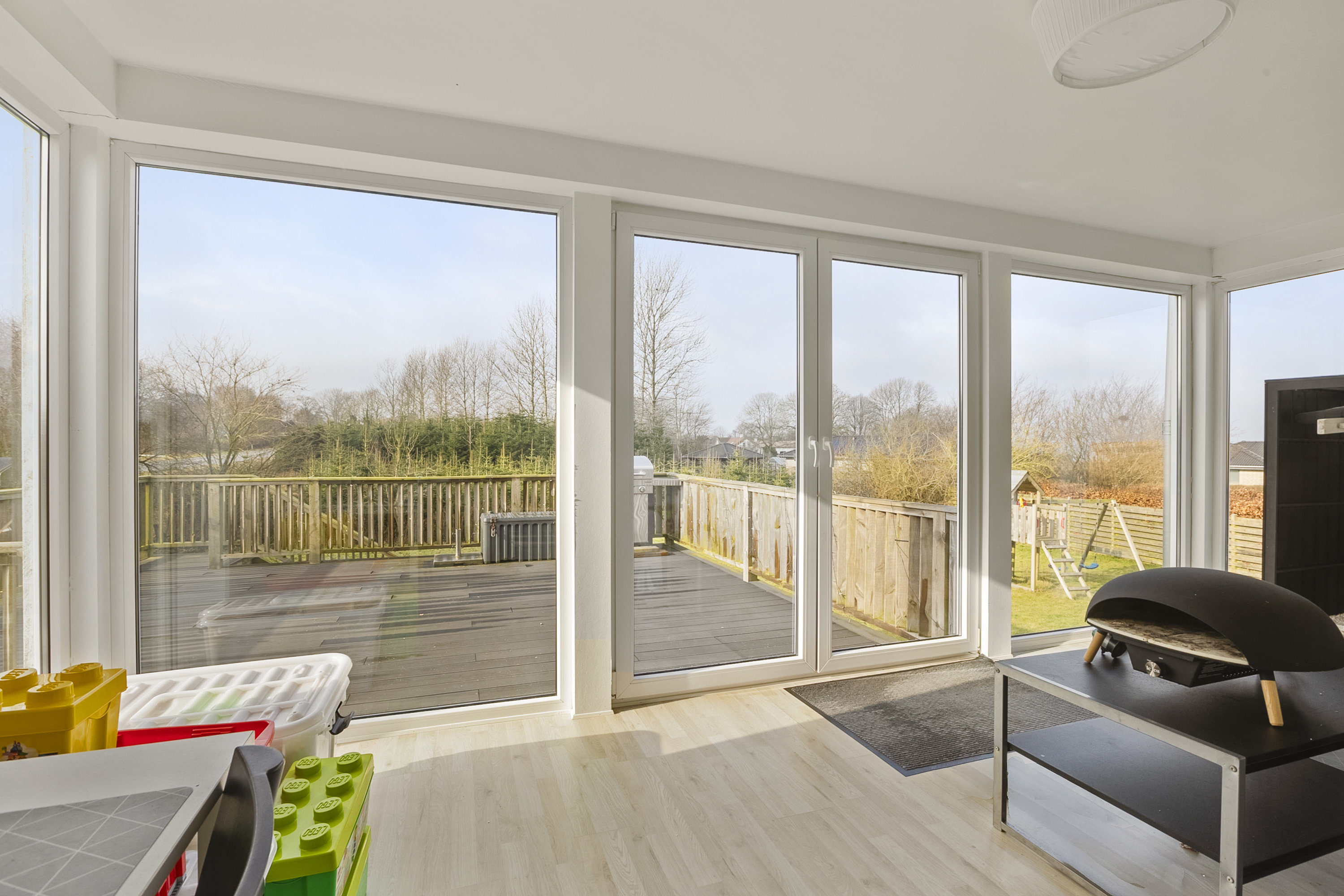 Fremhævet stue billede i fuldskærmstilstand. Billede af Varnæsvej 589, Ny Skovbøl, 6200 Aabenraa