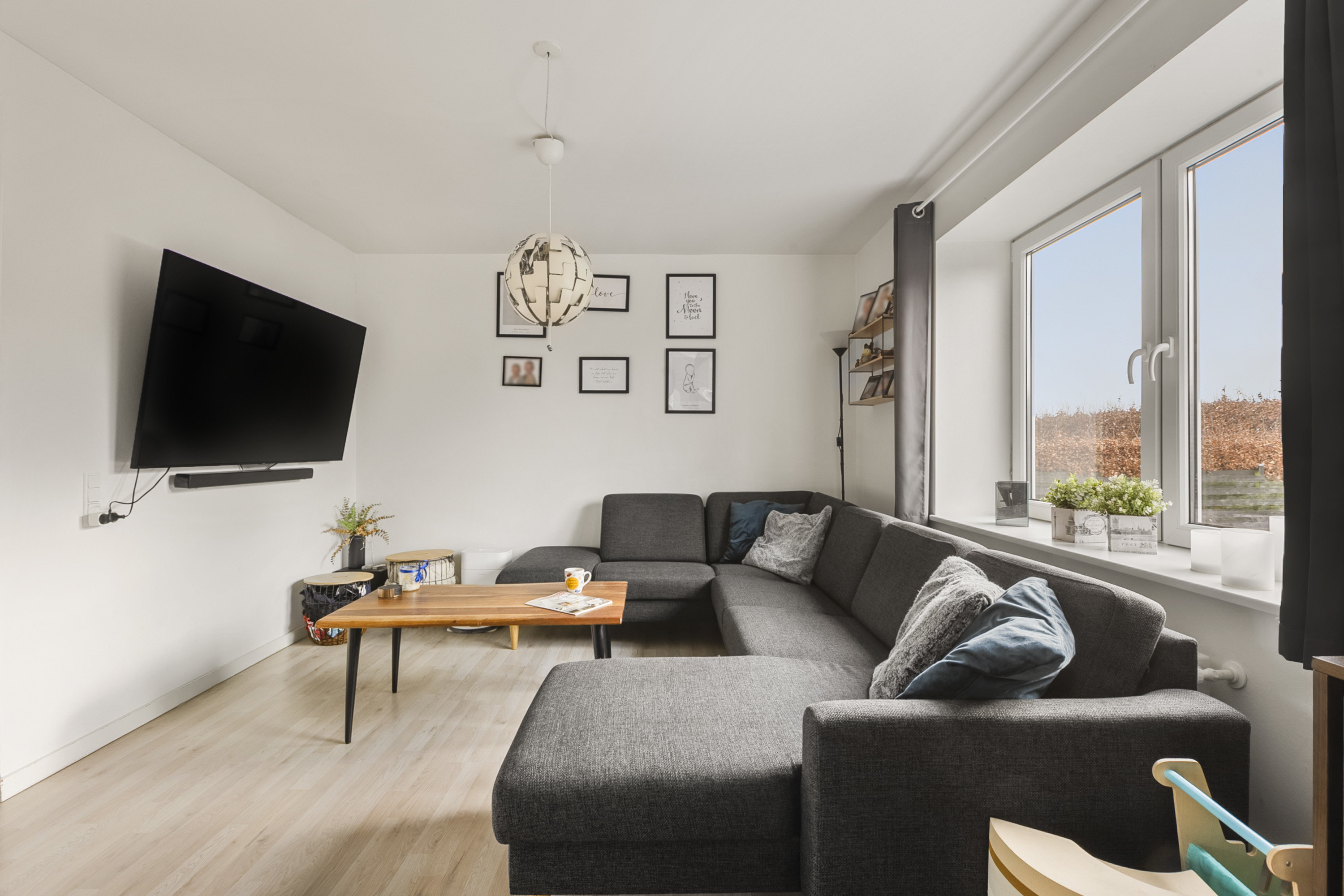 Fremhævet stue billede i fuldskærmstilstand. Billede af Varnæsvej 589, Ny Skovbøl, 6200 Aabenraa