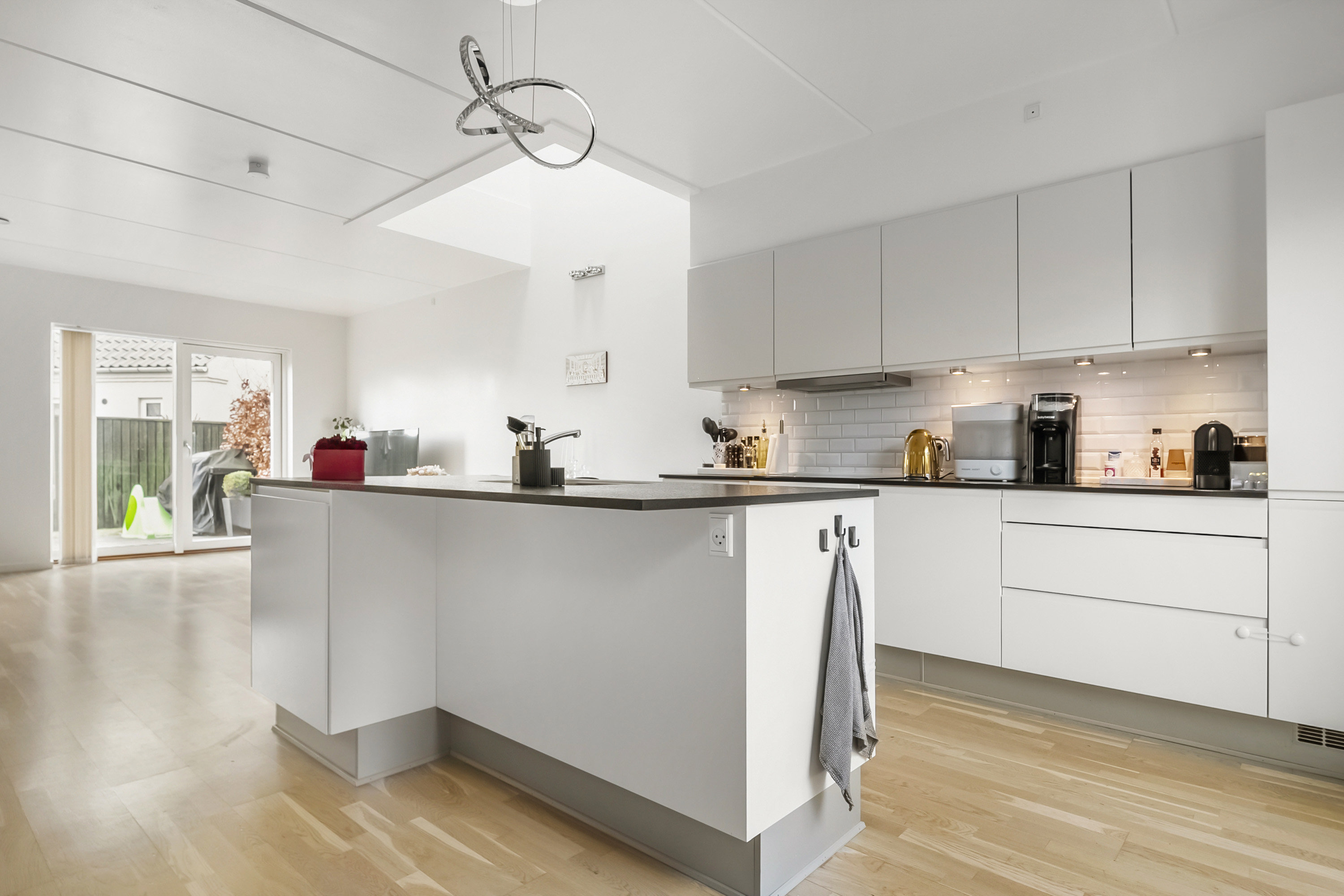 Fremhævet køkken billede i fuldskærmstilstand. Billede af Elmetoften 1G, 8361 Hasselager