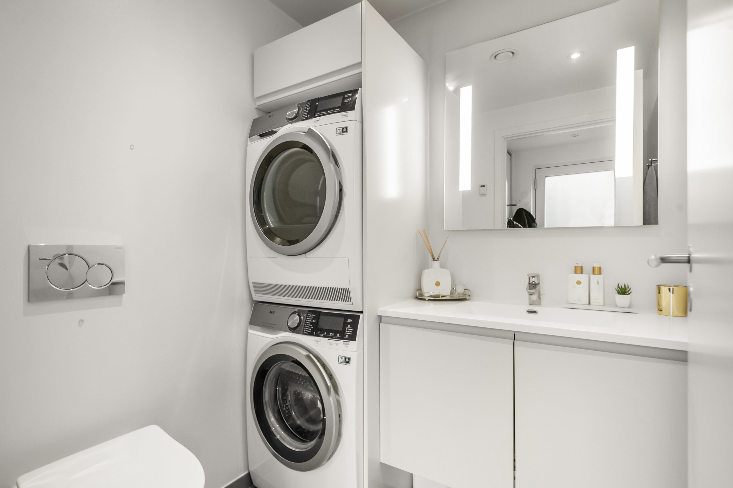 Fremhævet toilet billede i fuldskærmstilstand. Billede af Elmetoften 1G, 8361 Hasselager