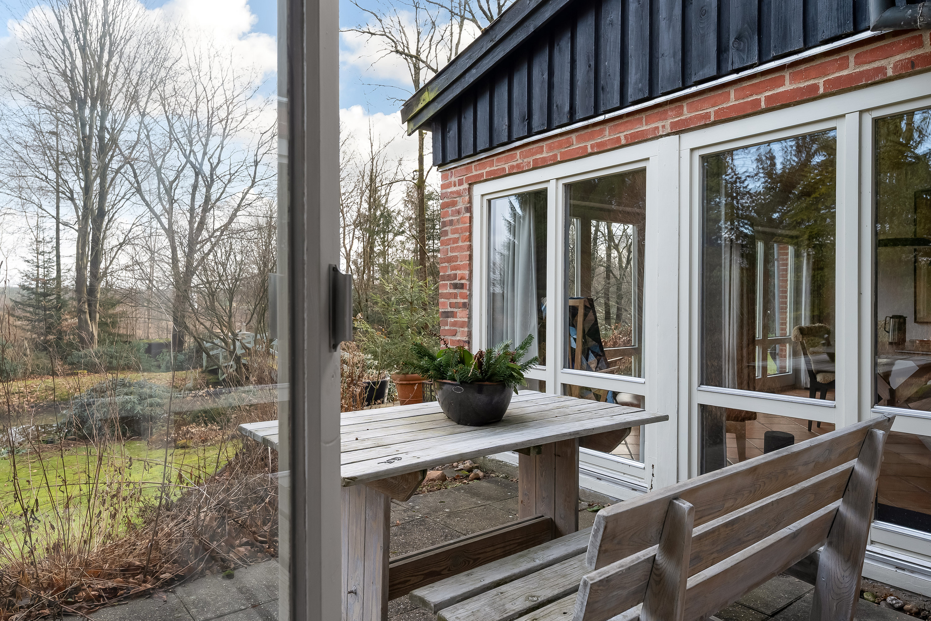 Fremhævet terrasse billede i fuldskærmstilstand. Billede af Skjernvej 121, Skarrild, 6933 Kibæk