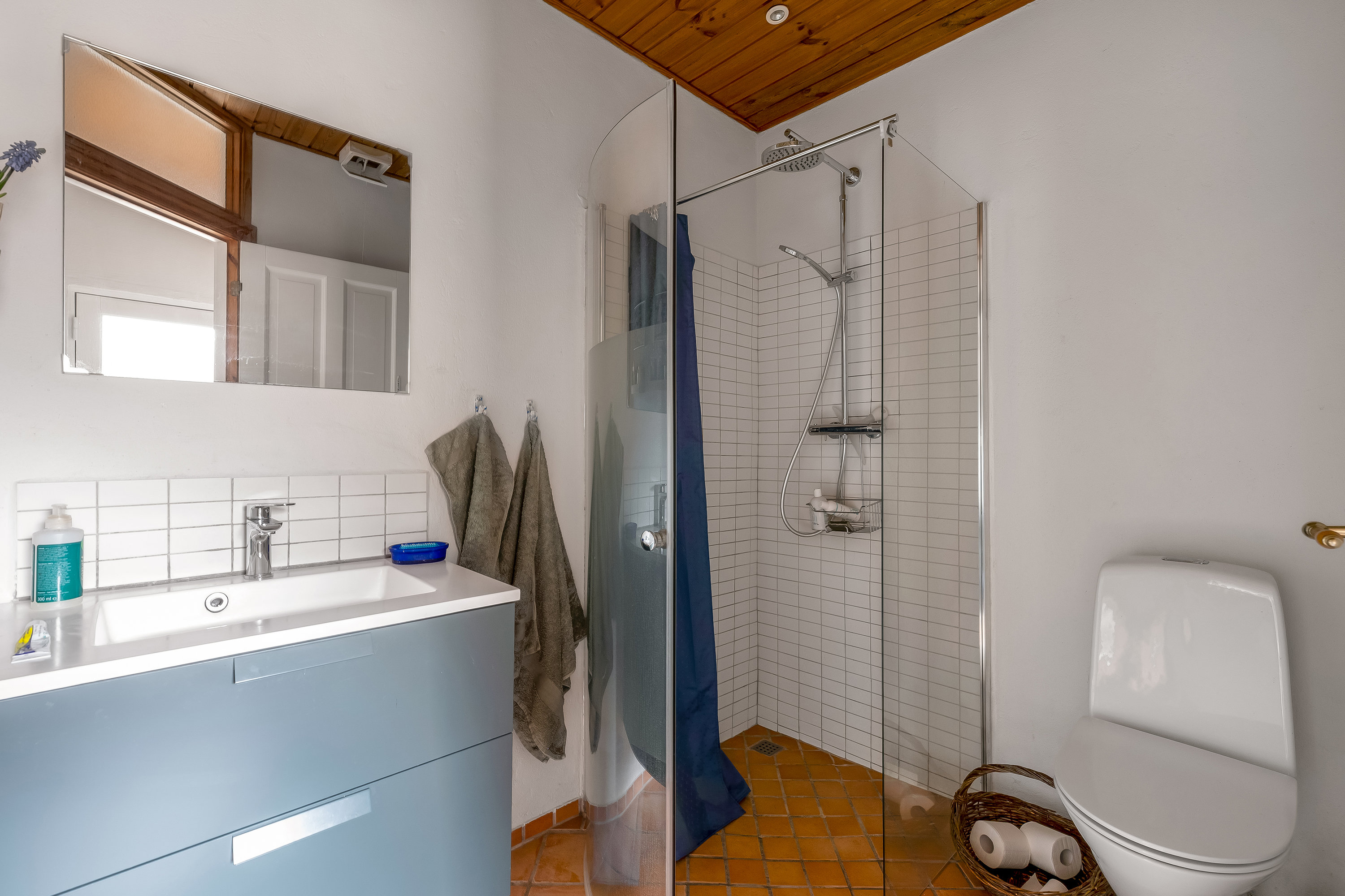 Fremhævet badeværelse billede i fuldskærmstilstand. Billede af Skjernvej 121, Skarrild, 6933 Kibæk