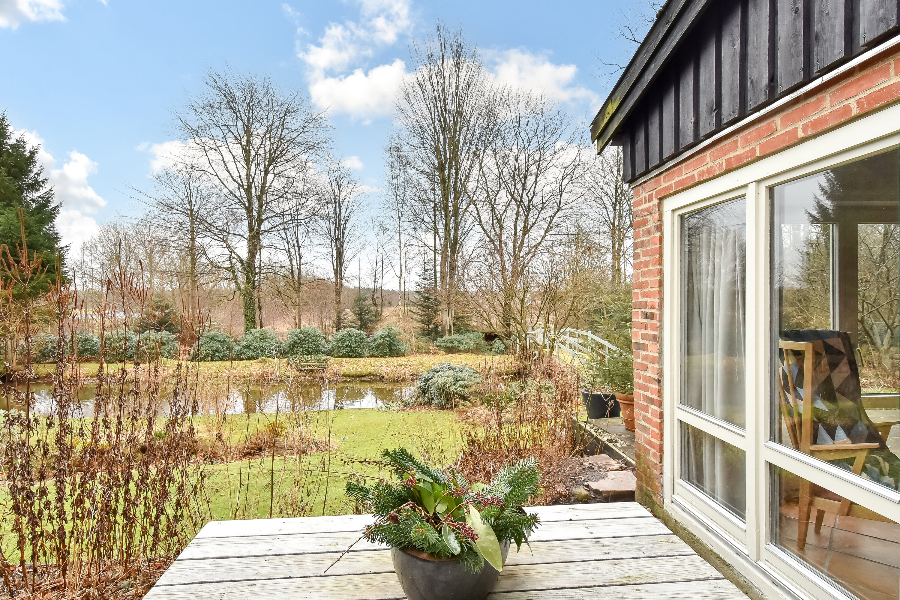 Fremhævet terrasse billede i fuldskærmstilstand. Billede af Skjernvej 121, Skarrild, 6933 Kibæk