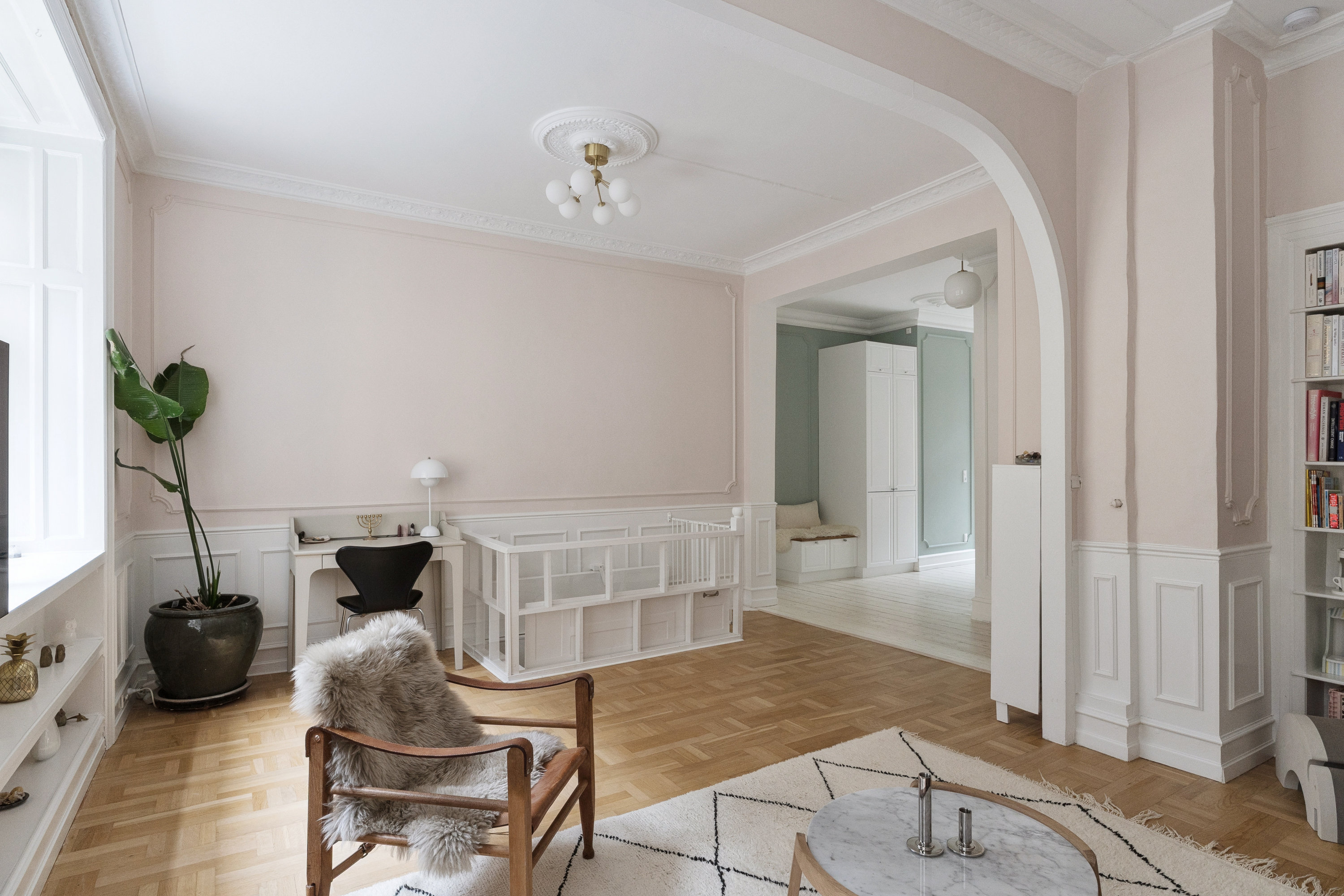 Fremhævet stue billede i fuldskærmstilstand. Billede af Rosenvængets Allé 17A, st.., 2100 København Ø