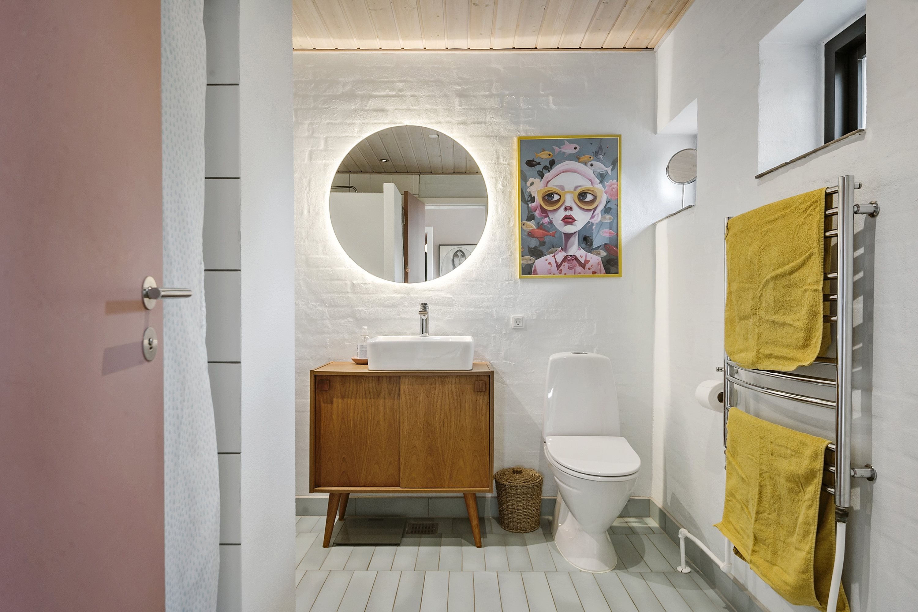 Fremhævet toilet billede i fuldskærmstilstand. Billede af Lystgårdsparken 8, Boulstrup, 8300 Odder