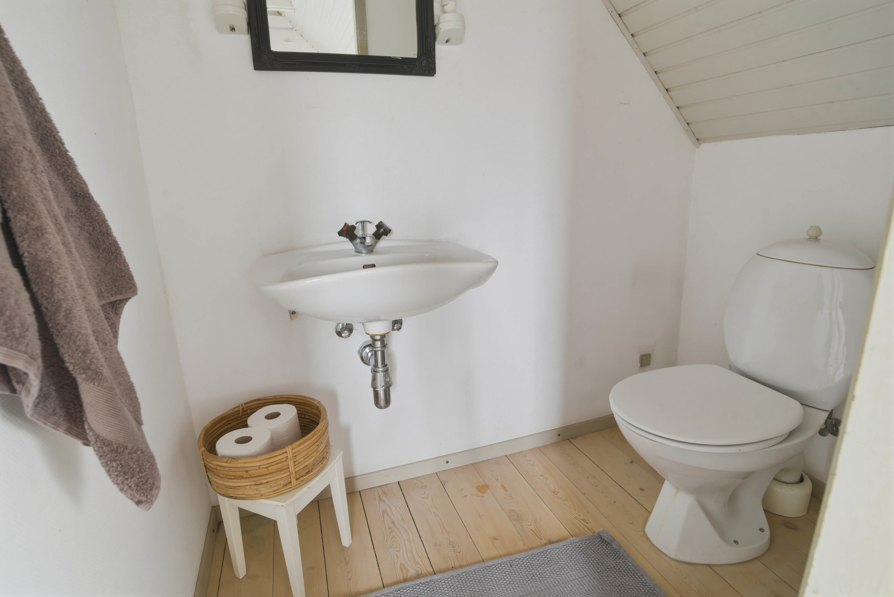 Fremhævet toilet billede i fuldskærmstilstand. Billede af Bisgårdvej 39, Hvam, 7500 Holstebro