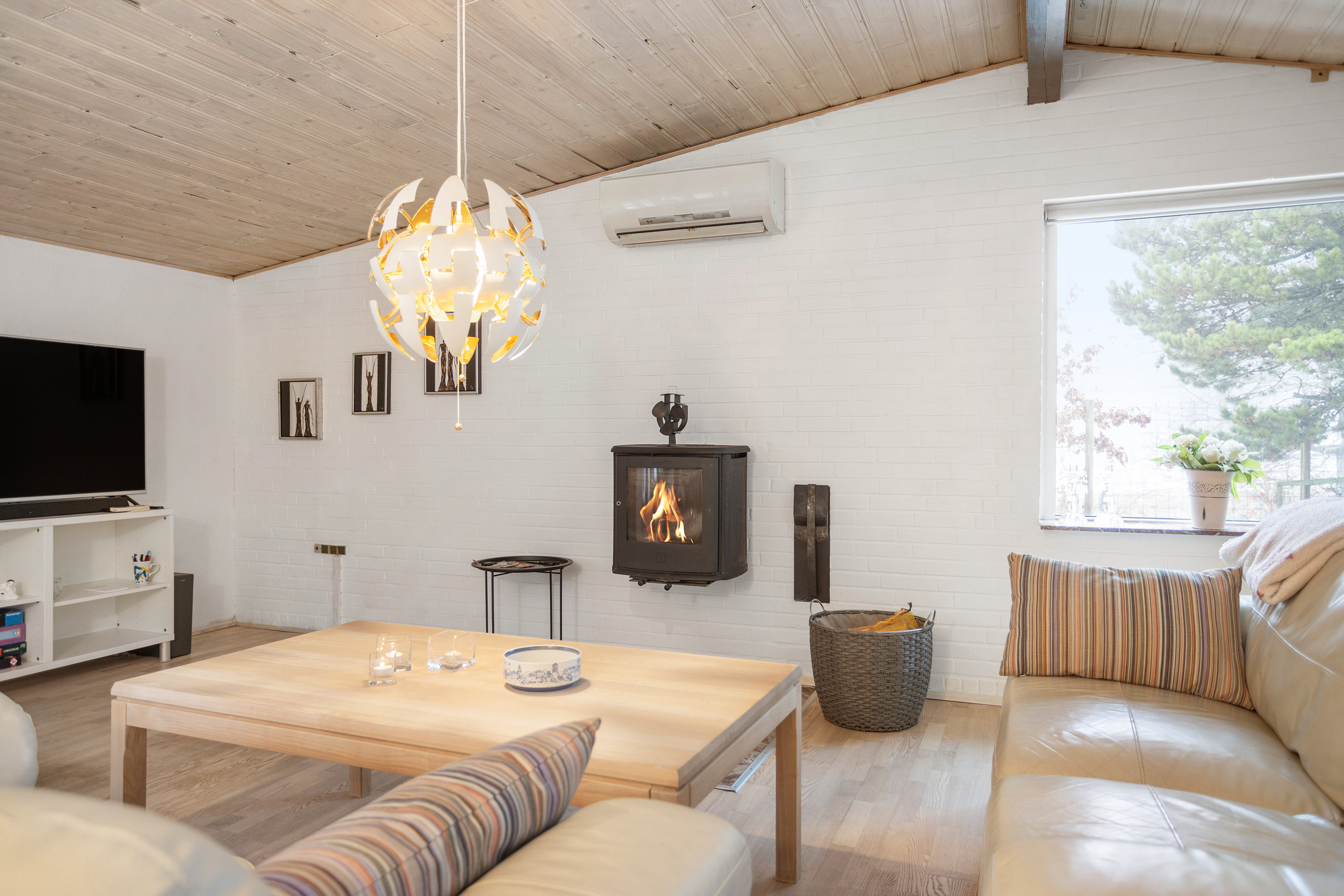 Fremhævet stue billede i fuldskærmstilstand. Billede af Slåenvej 10, Sulbæk, 9900 Frederikshavn